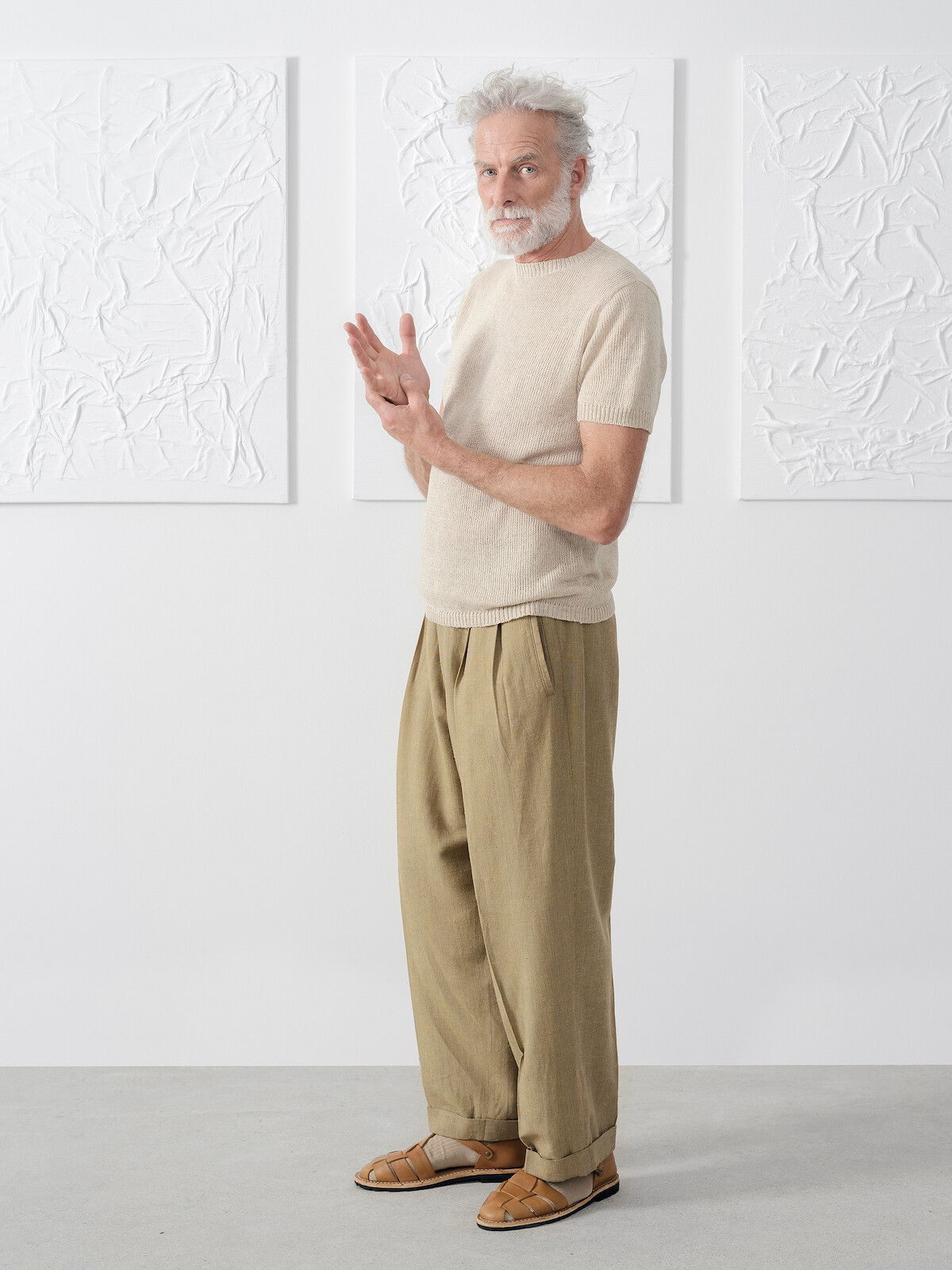 Linen t-shirt Image Linen t-shirt Image