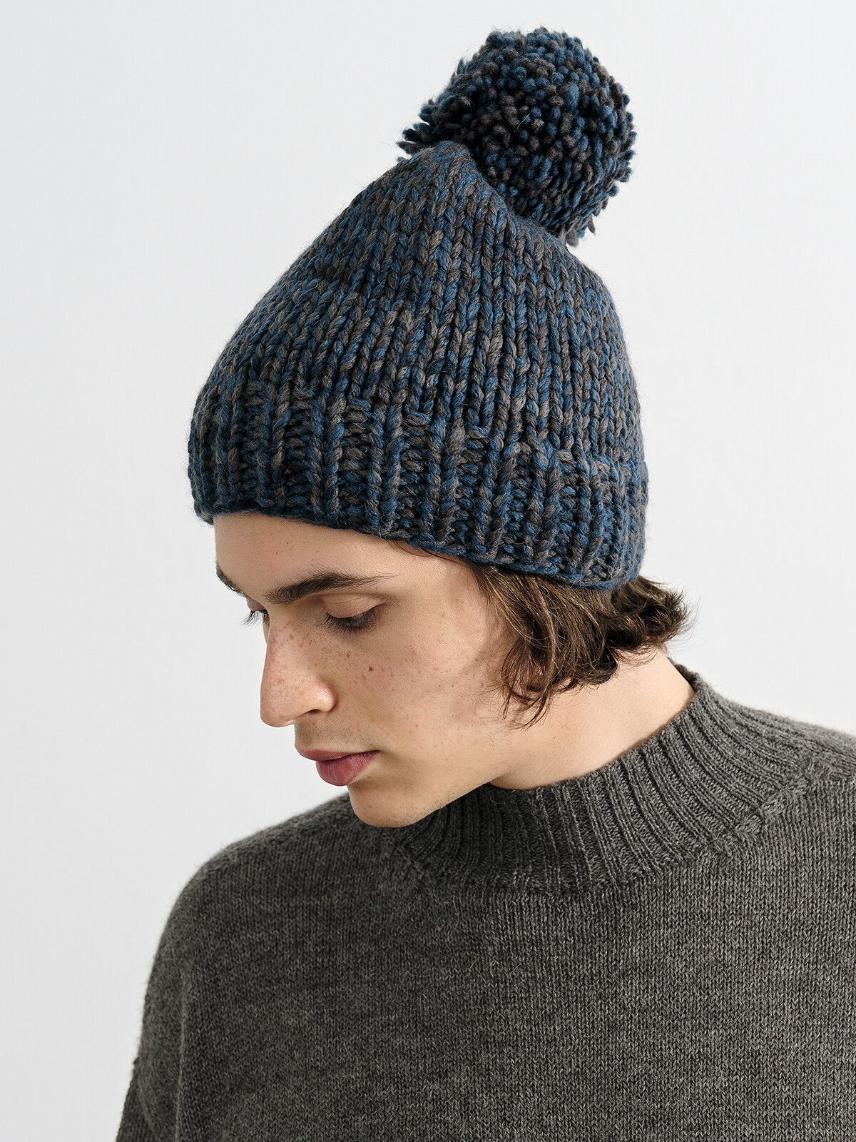 Pom-pom beanie Image