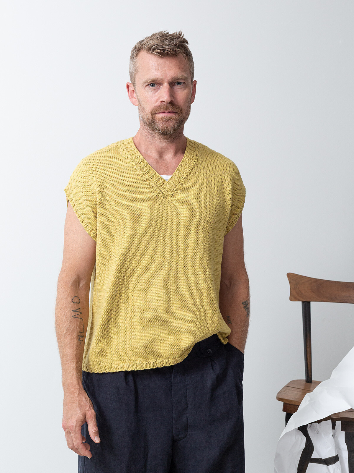 V-neck vest Image V-neck vest Image