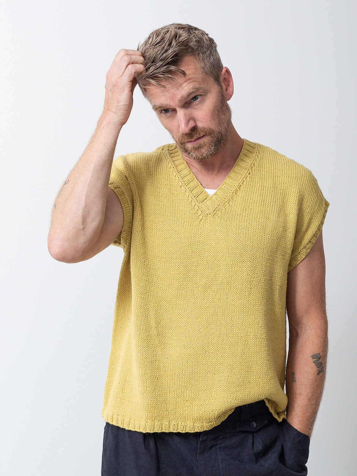 V-neck vest Image V-neck vest Image