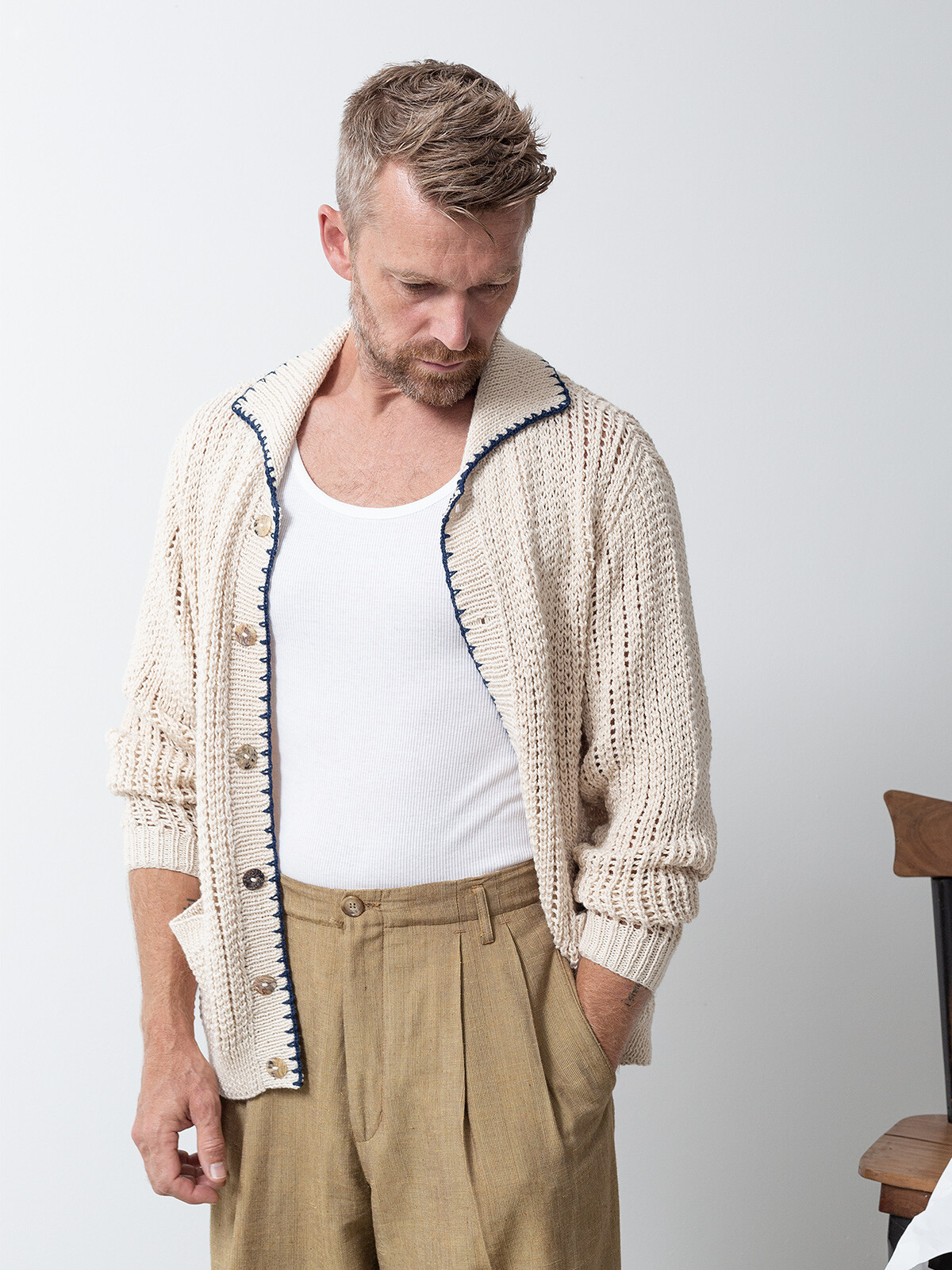 Collar cardigan Image Collar cardigan Image