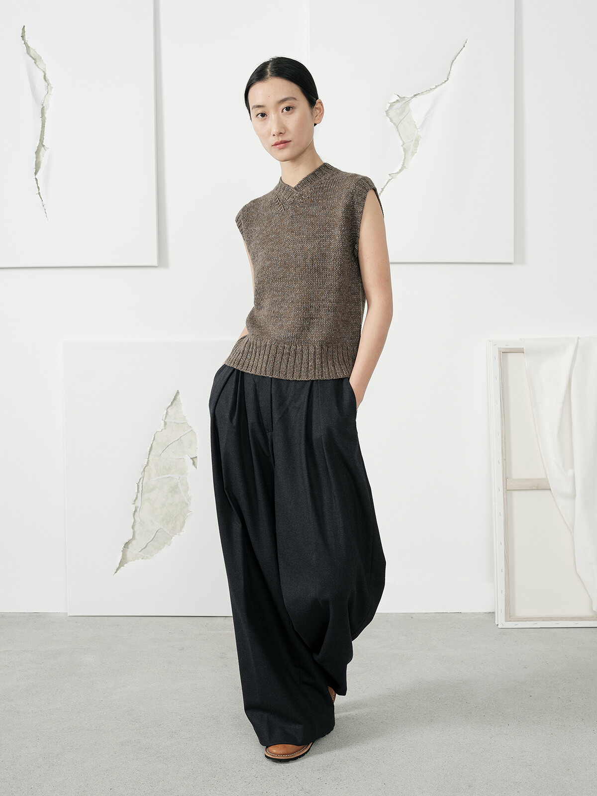 V-neck vest | KNITBRARY