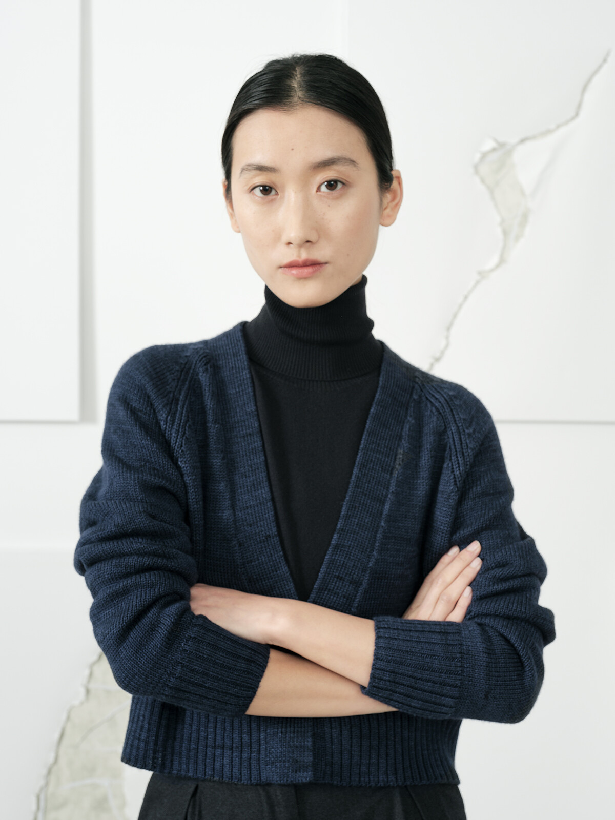 V-neck cardigan Image V-neck cardigan Image