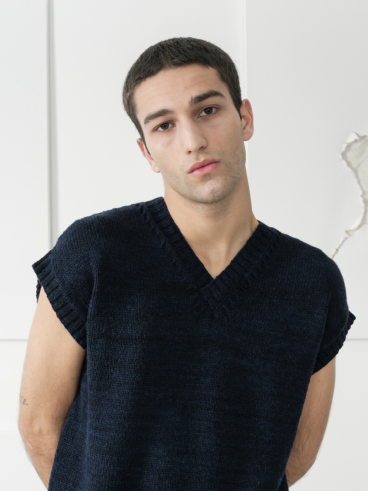 V-neck vest Image