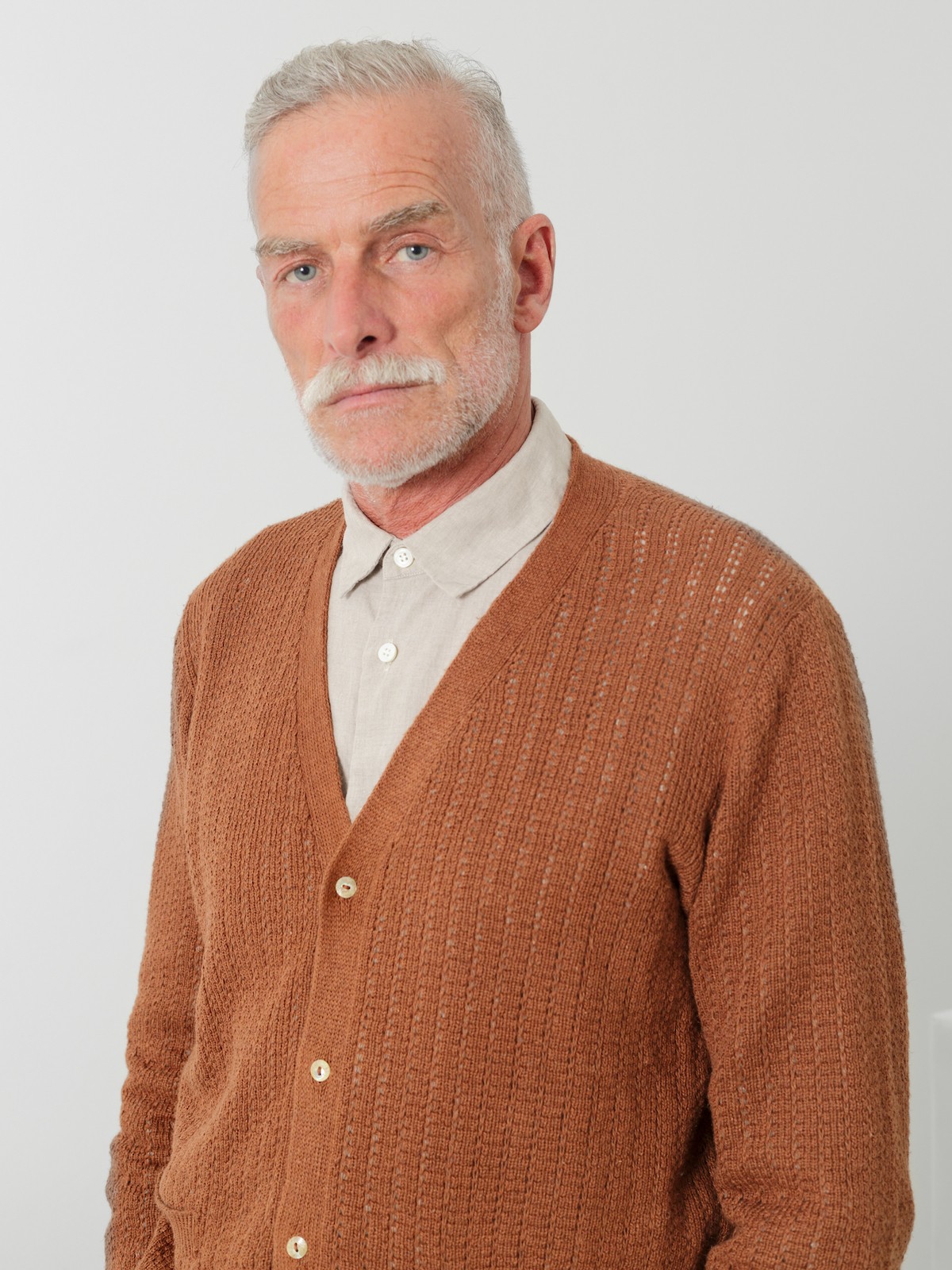 V-neck linen cardigan Image