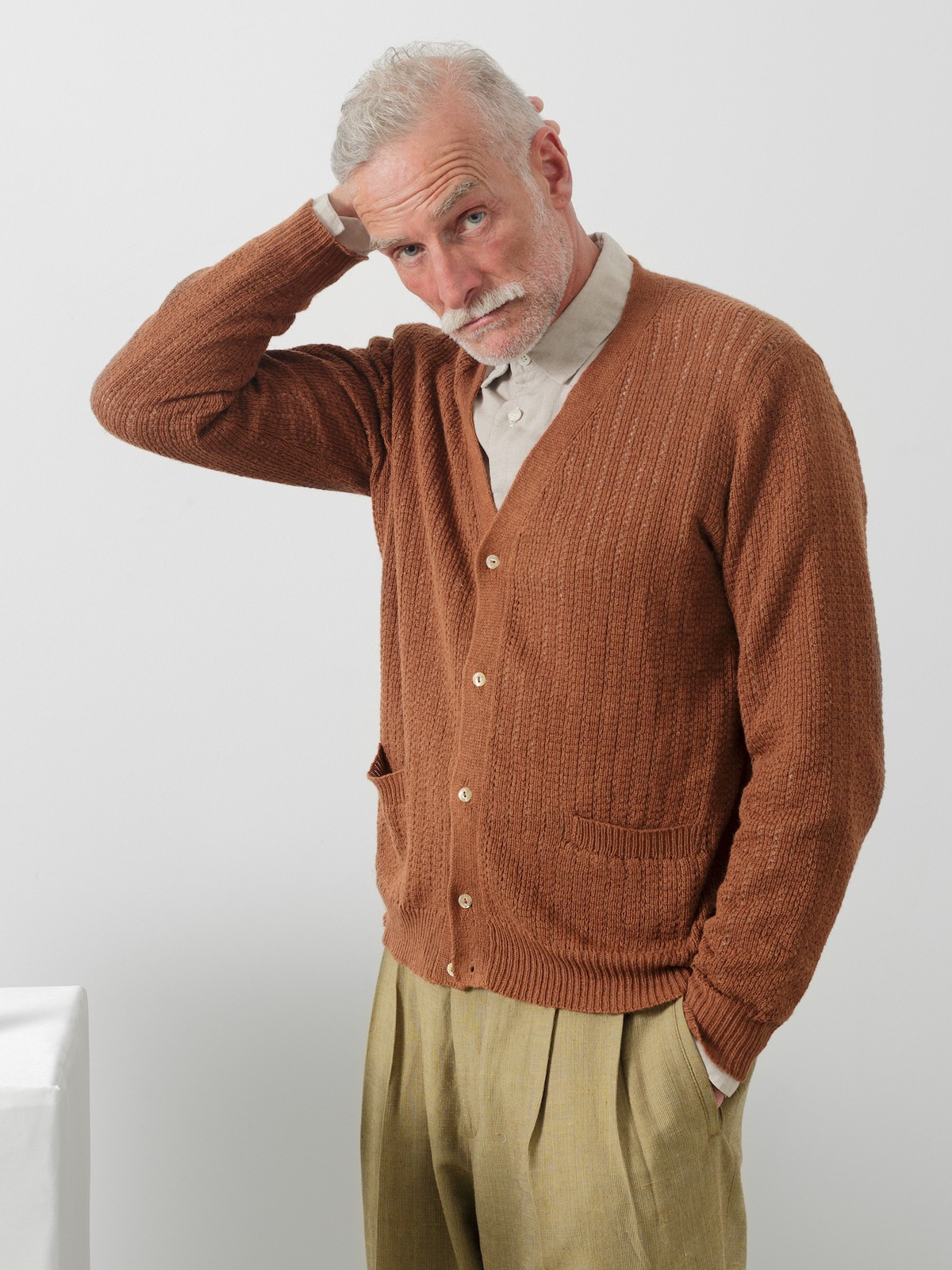 V-neck linen cardigan Image