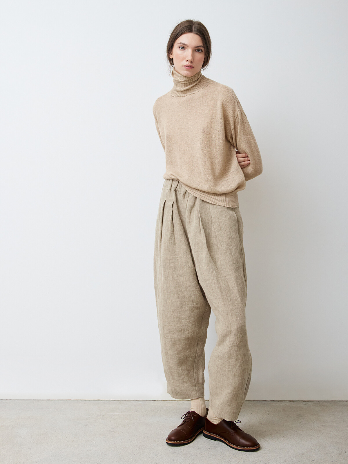 Raw linen pleated trousers with belt Image