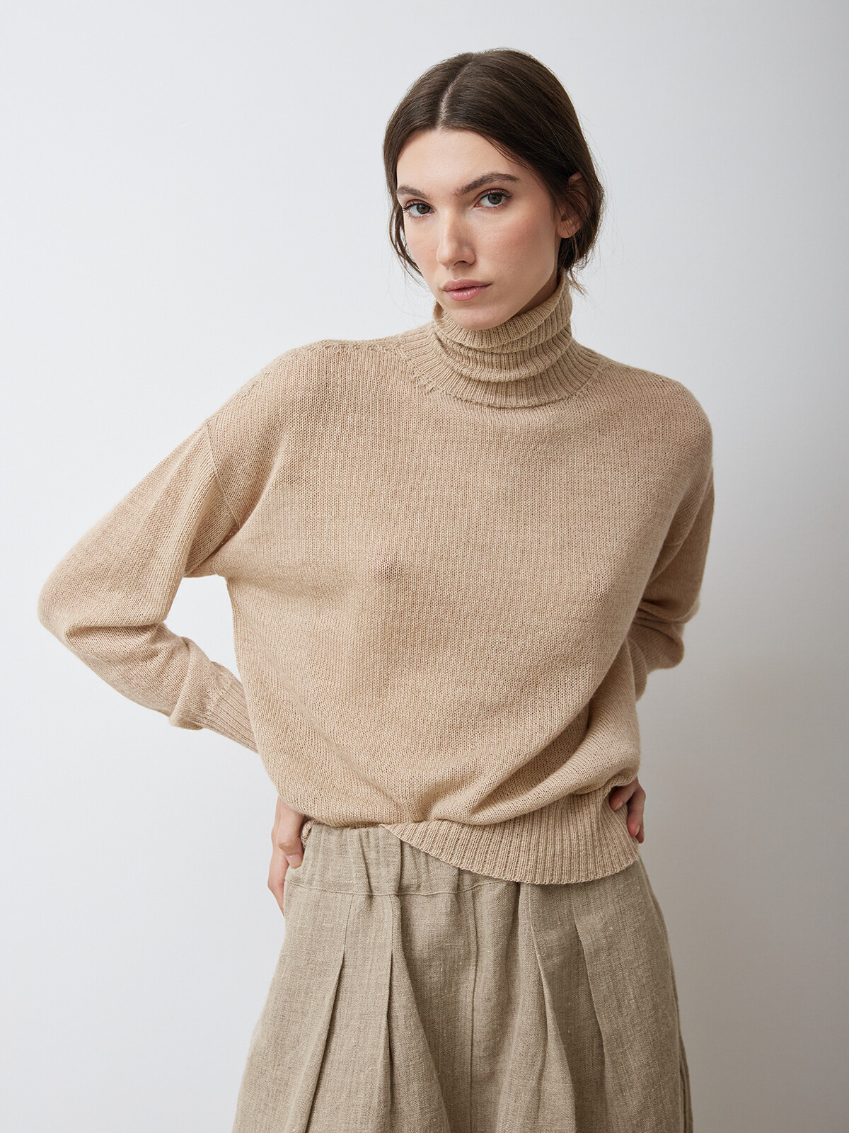 Raw linen pleated trousers with belt Image