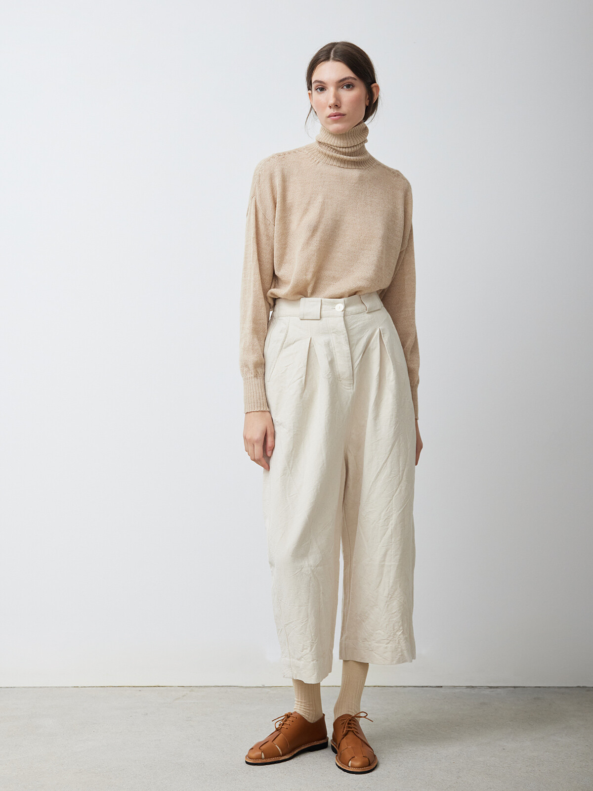 Undyed canvas pleated maxi trousers Image