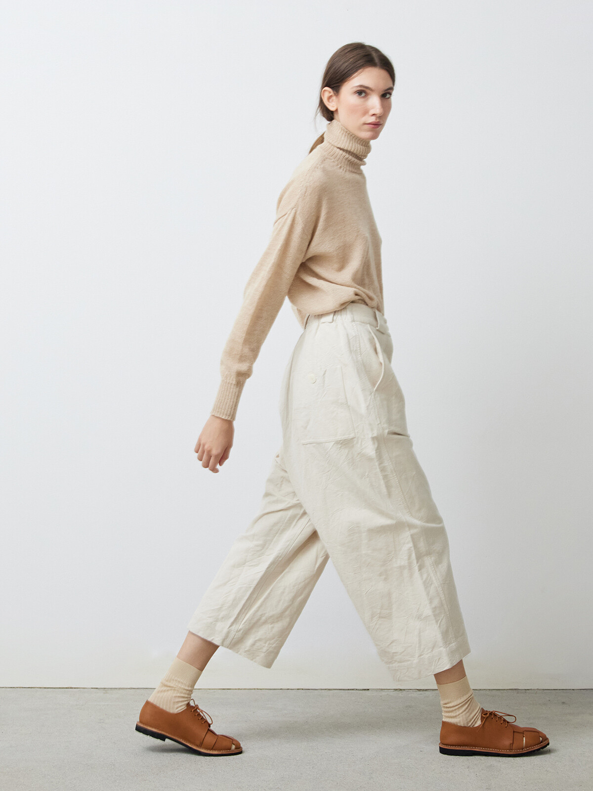Undyed canvas pleated maxi trousers Image