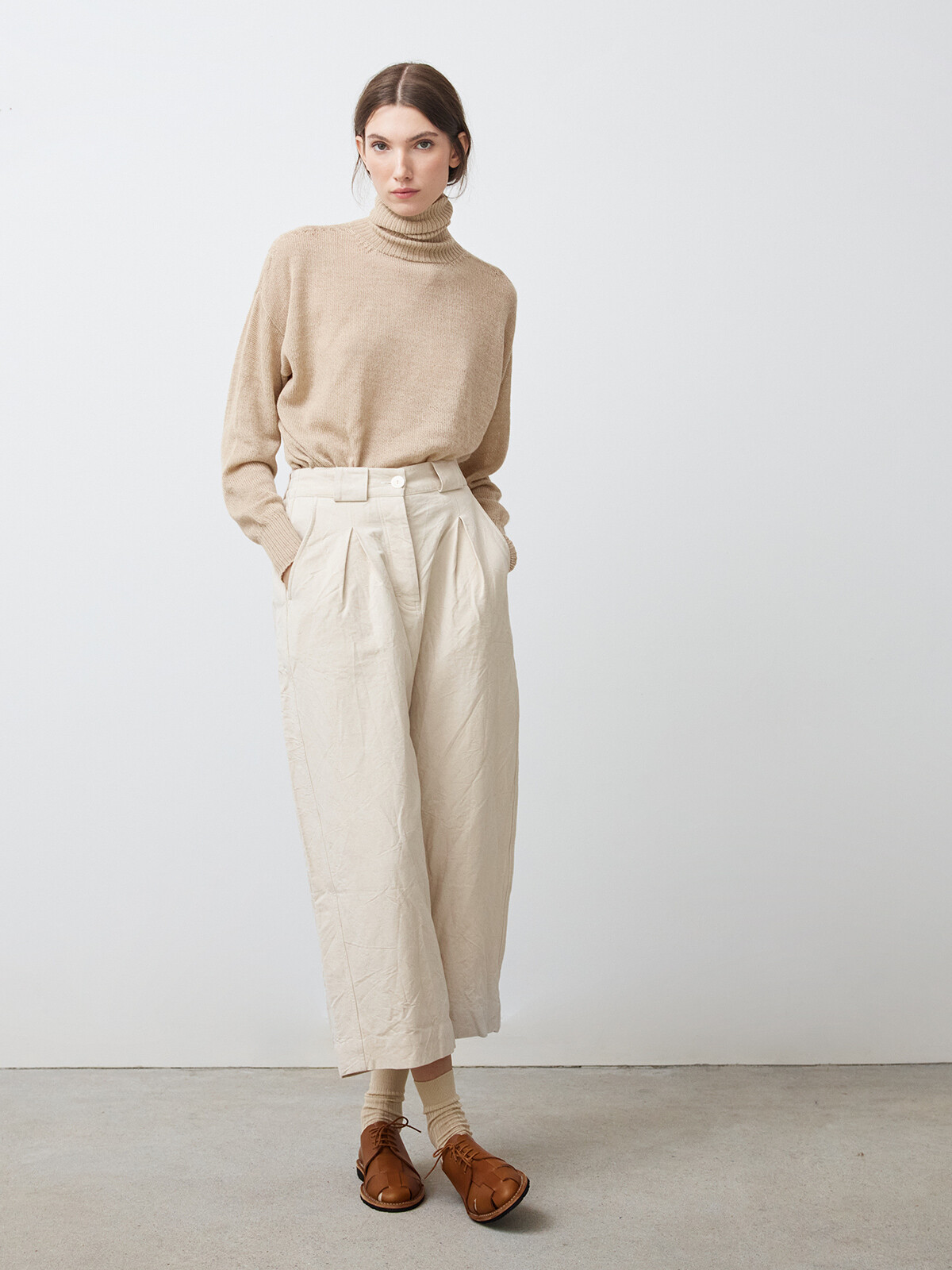 Undyed canvas pleated maxi trousers Image