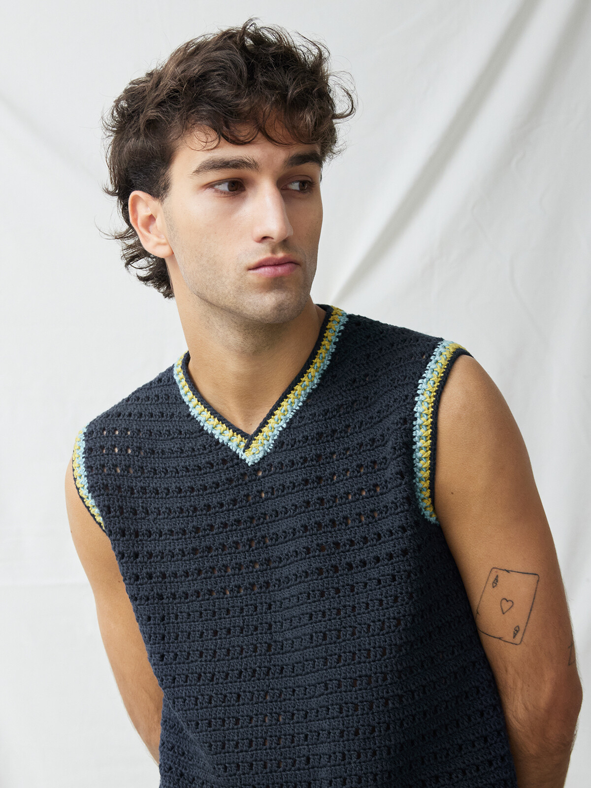 Crochet v-neck vest Image