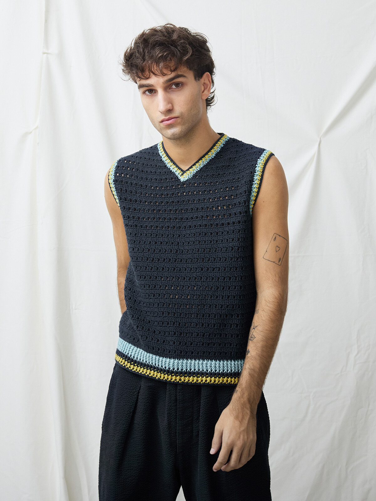 Crochet v-neck vest Image