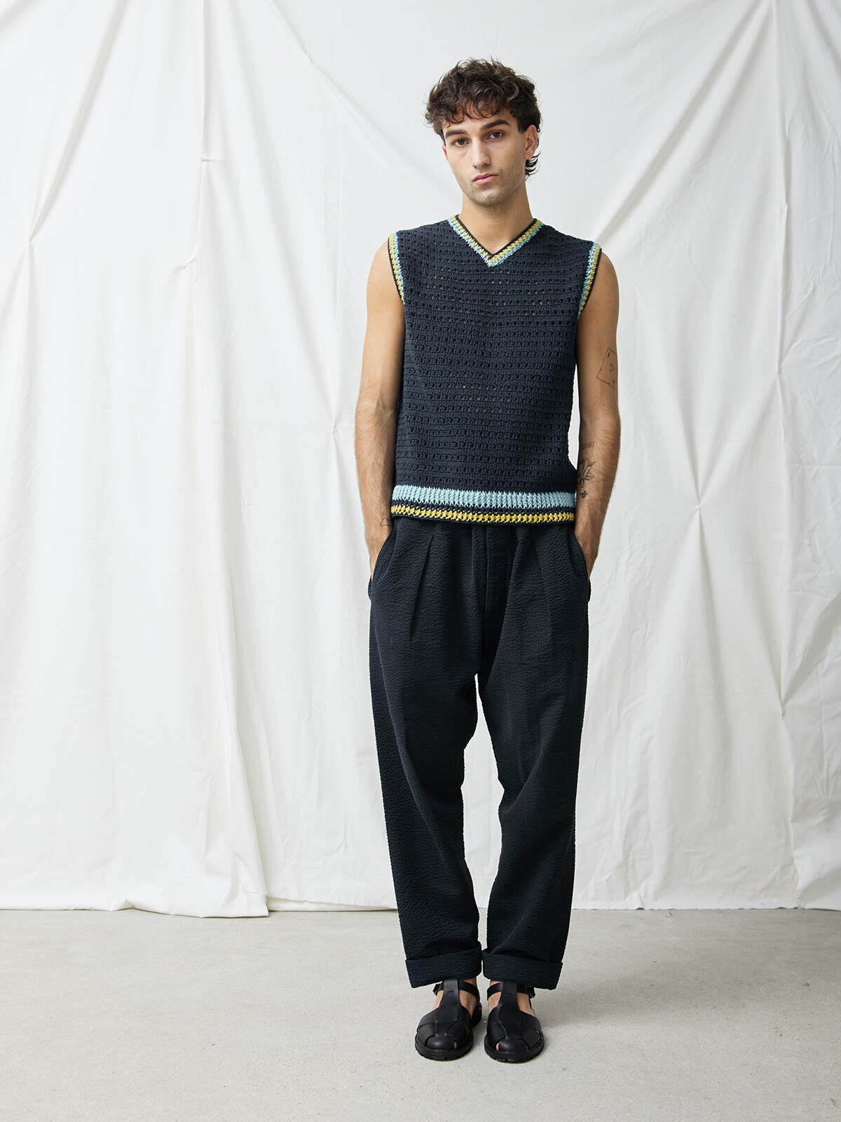 Crochet v-neck vest Image