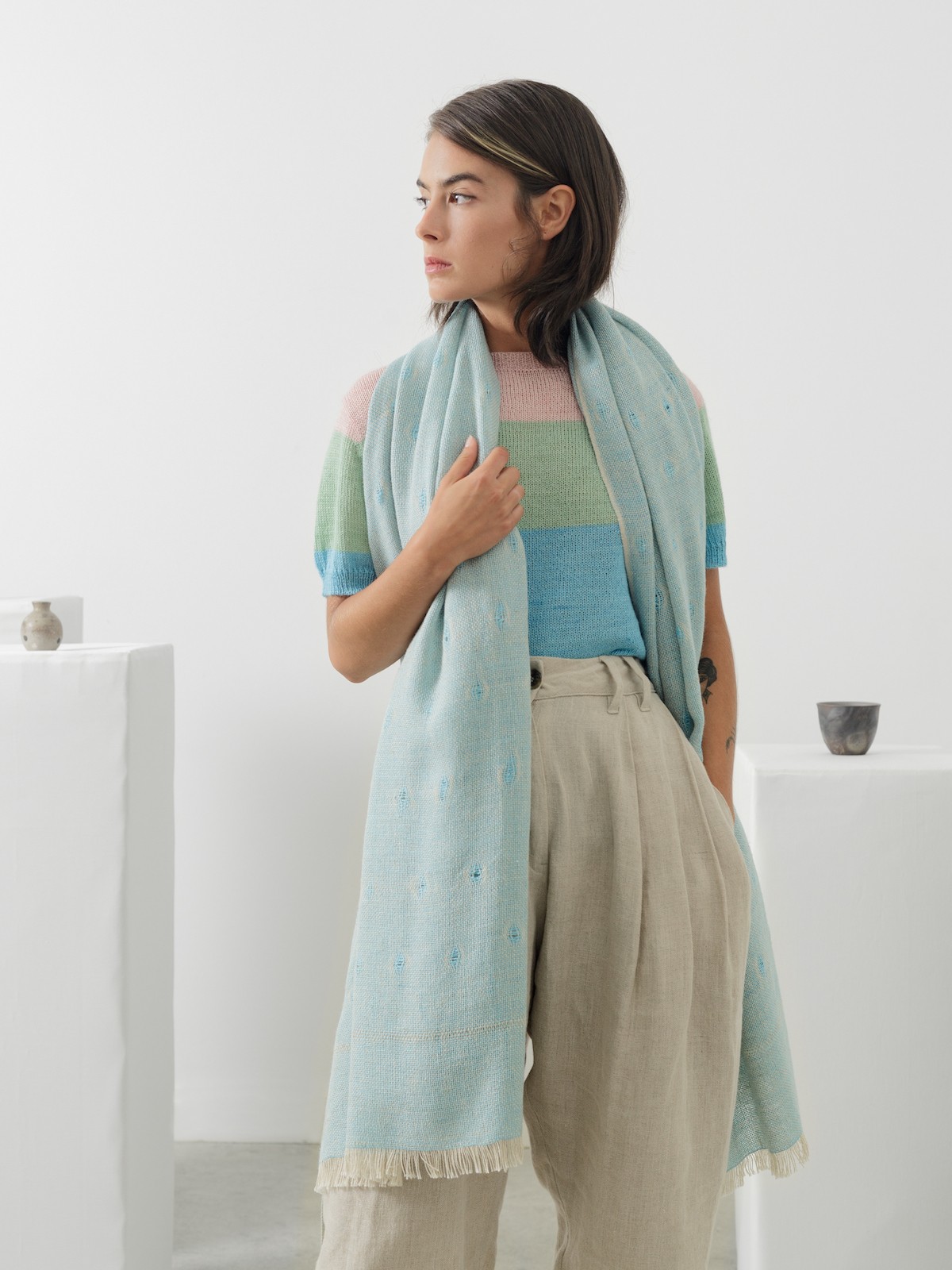 Handloomed scarf Image