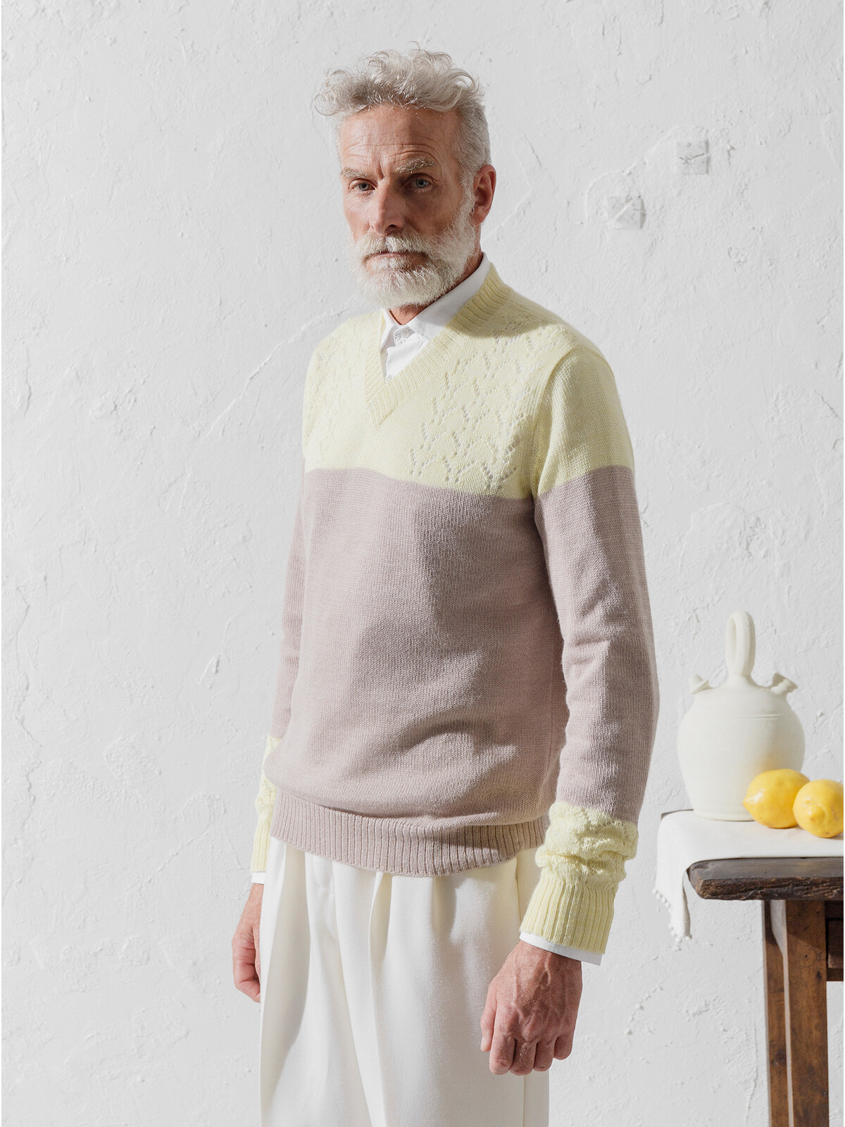 V-neck lacy sweater Image