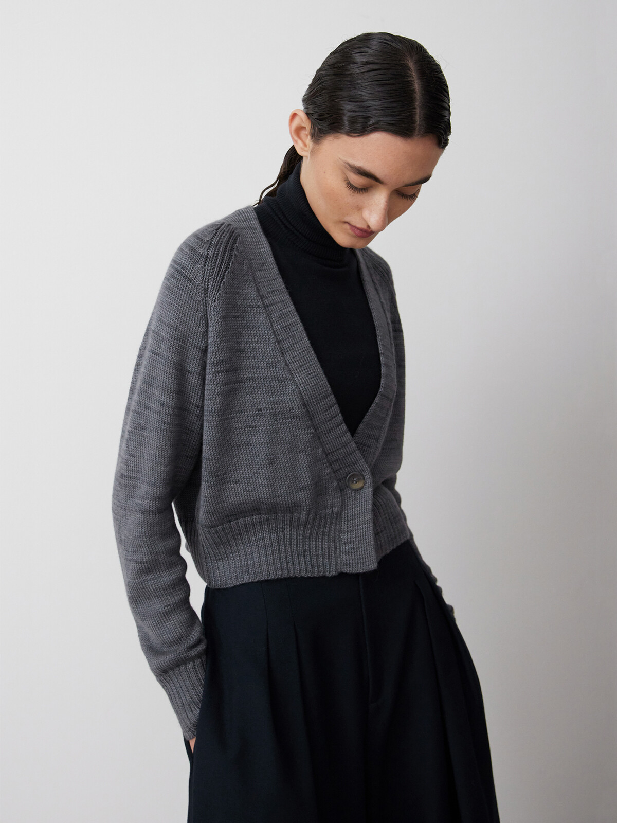 V-neck cardigan Image