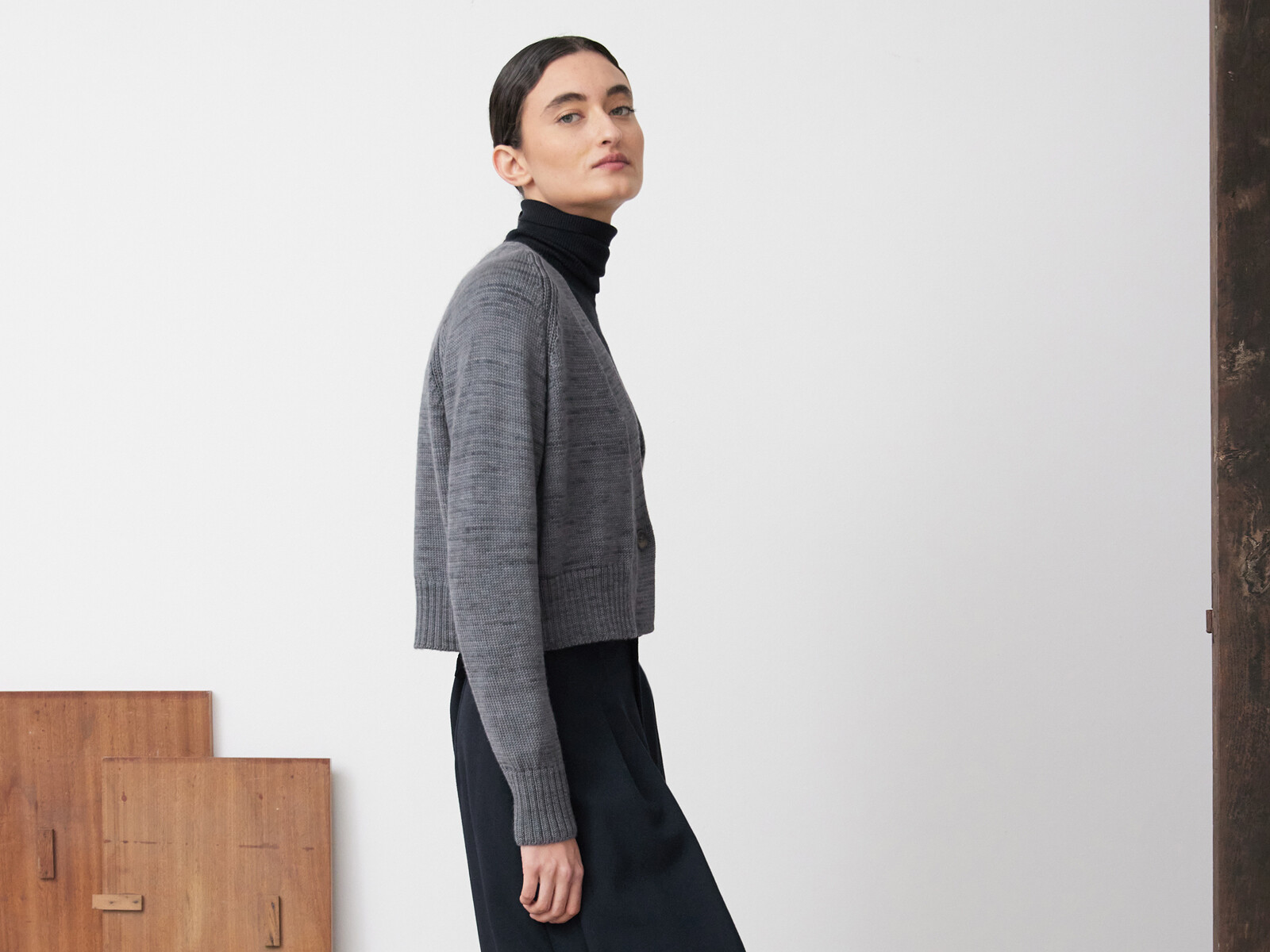 V-neck cardigan Image