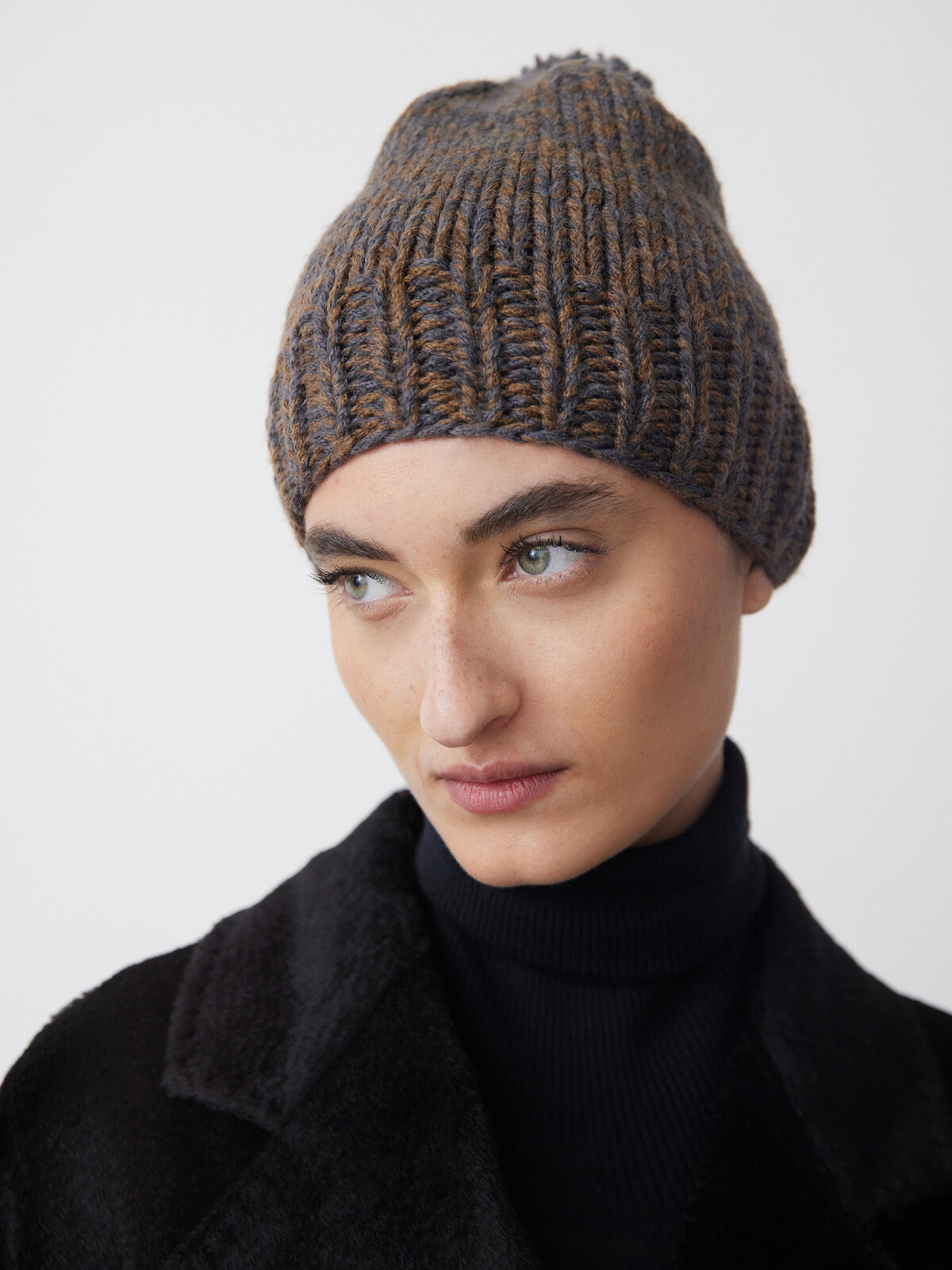 Pompom beanie Image