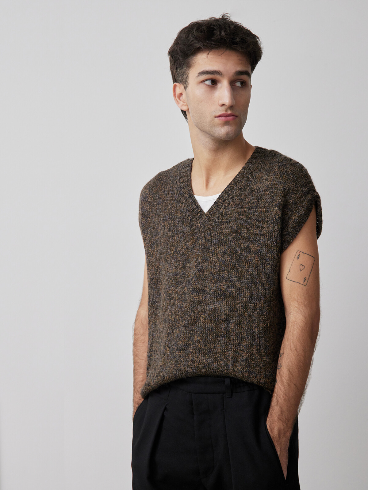 V-neck vest Image