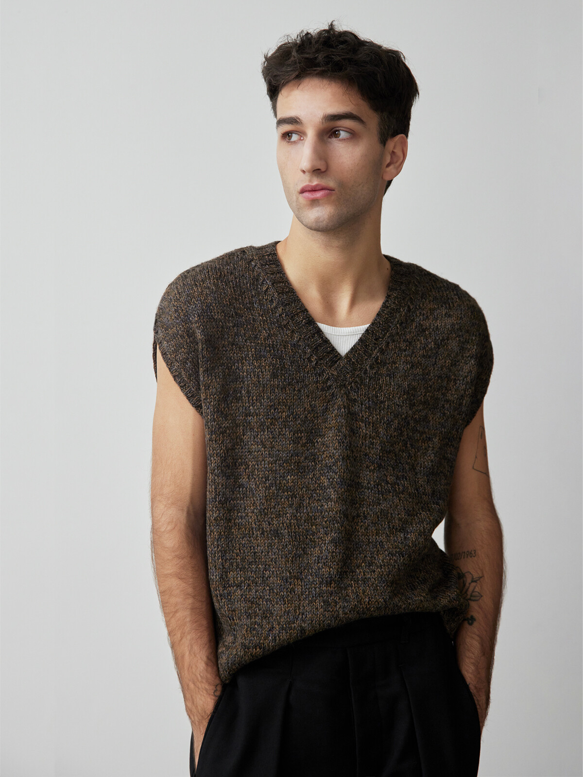 V-neck vest Image