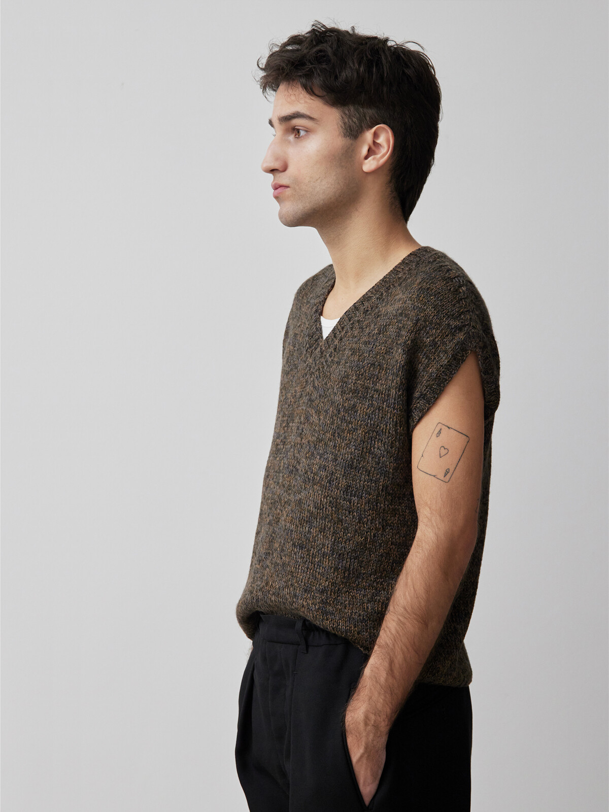 V-neck vest Image