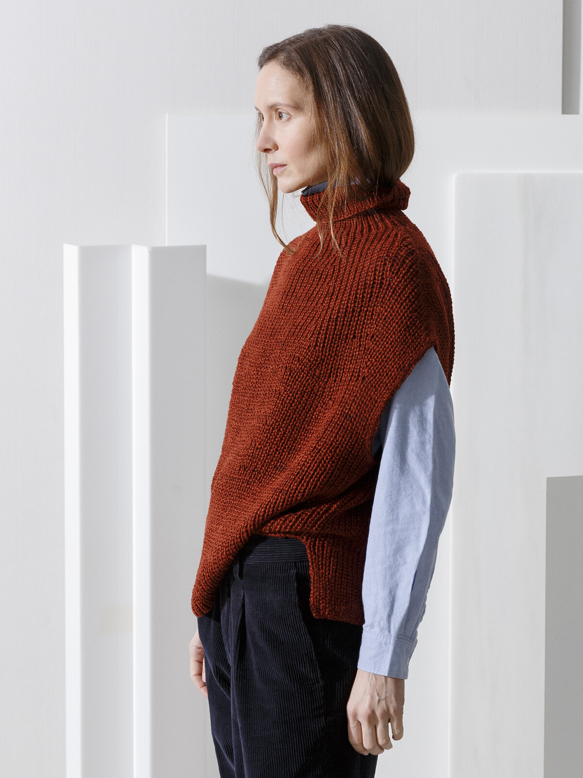 Sleeveless high-neck sweater Image