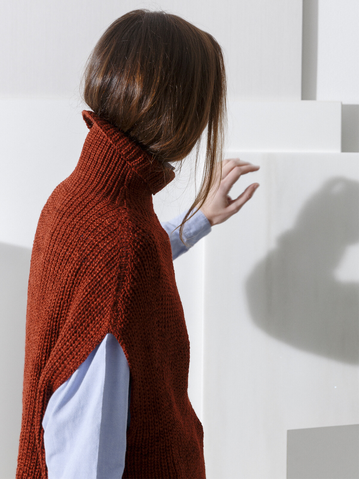 Sleeveless high-neck sweater Image