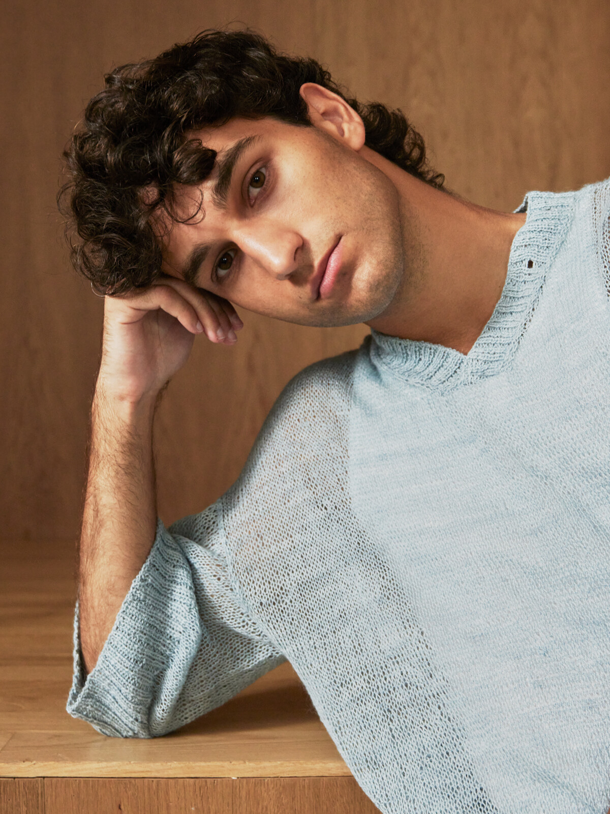 Buttoned collar v-sweater Image