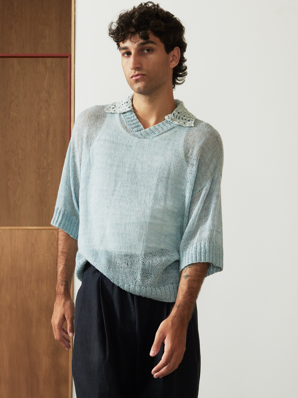 Buttoned collar v-sweater