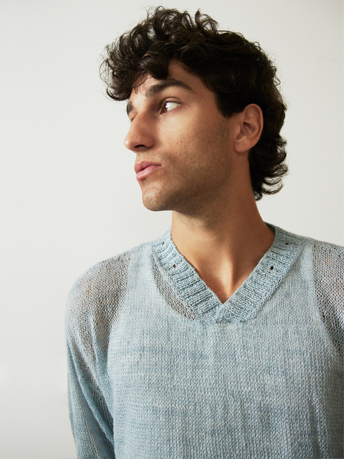 Buttoned collar v-sweater Image