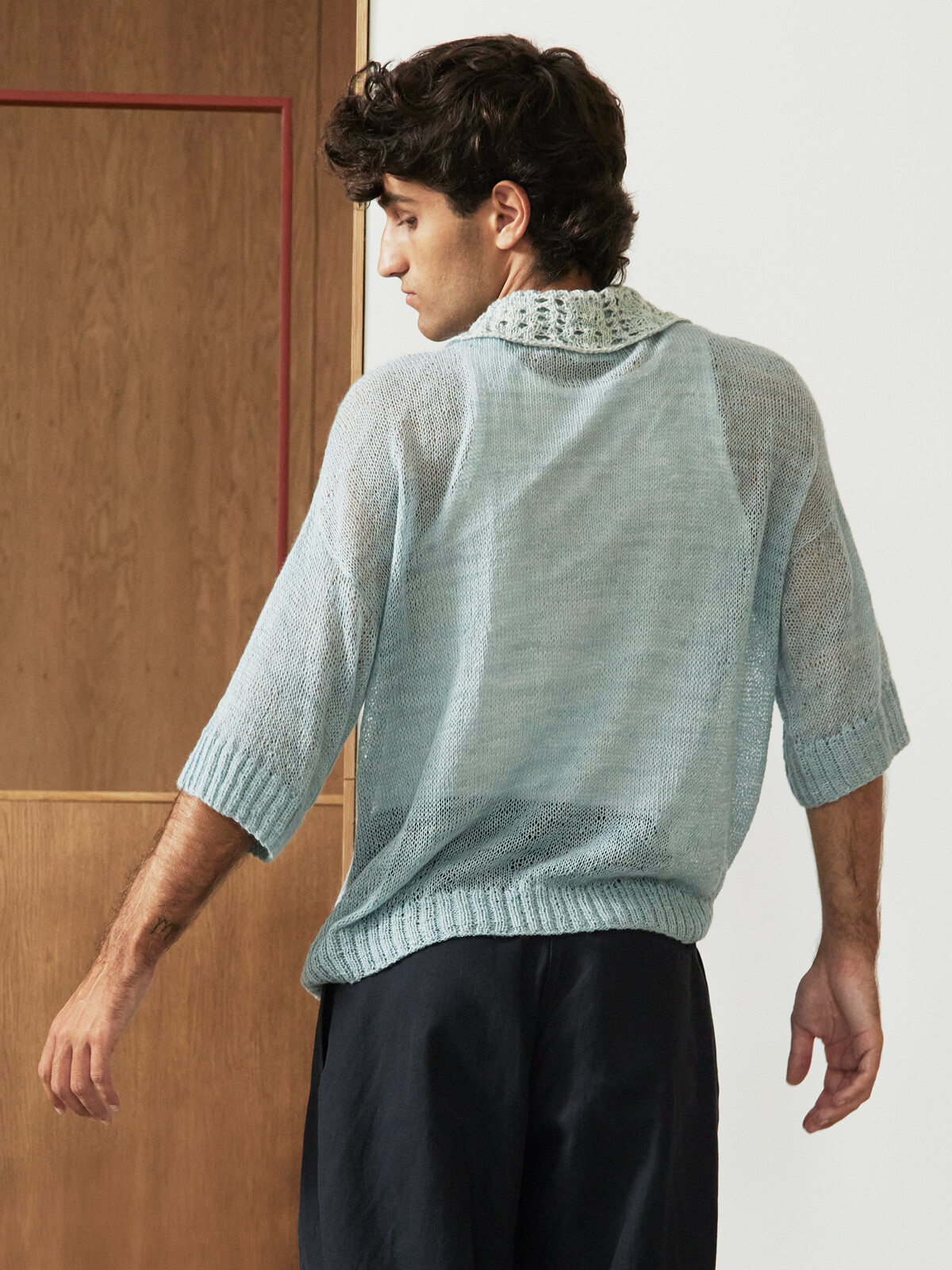 Buttoned collar v-sweater Image