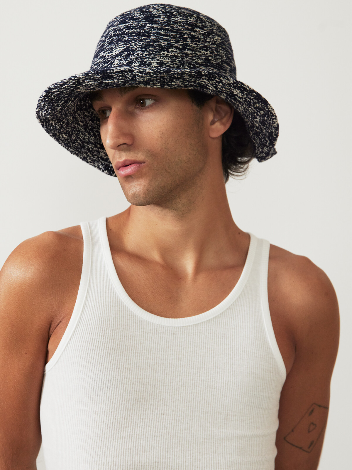 Bucket hat Image