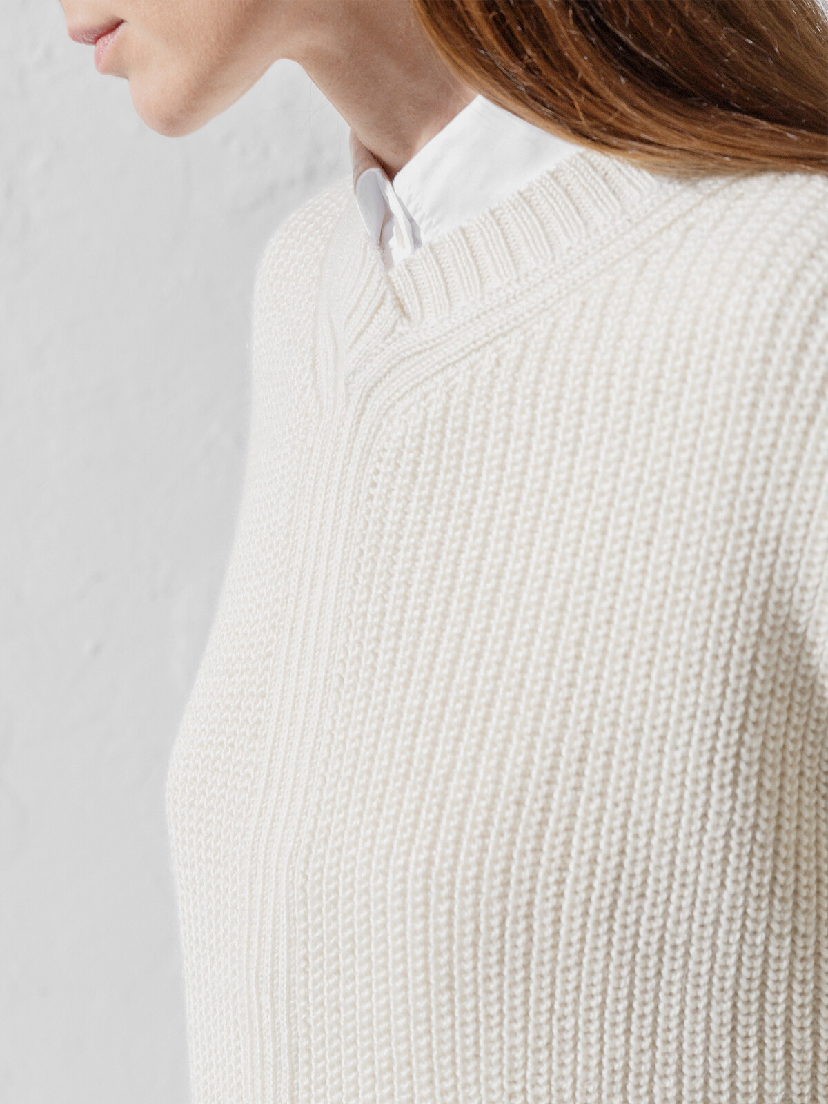 V-neck fisherman sweater Image