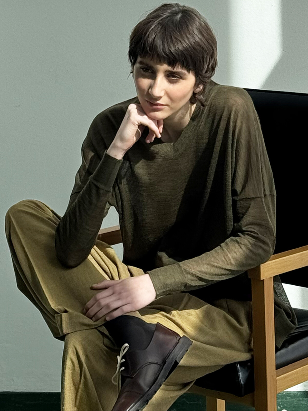 V-neck sweater Image