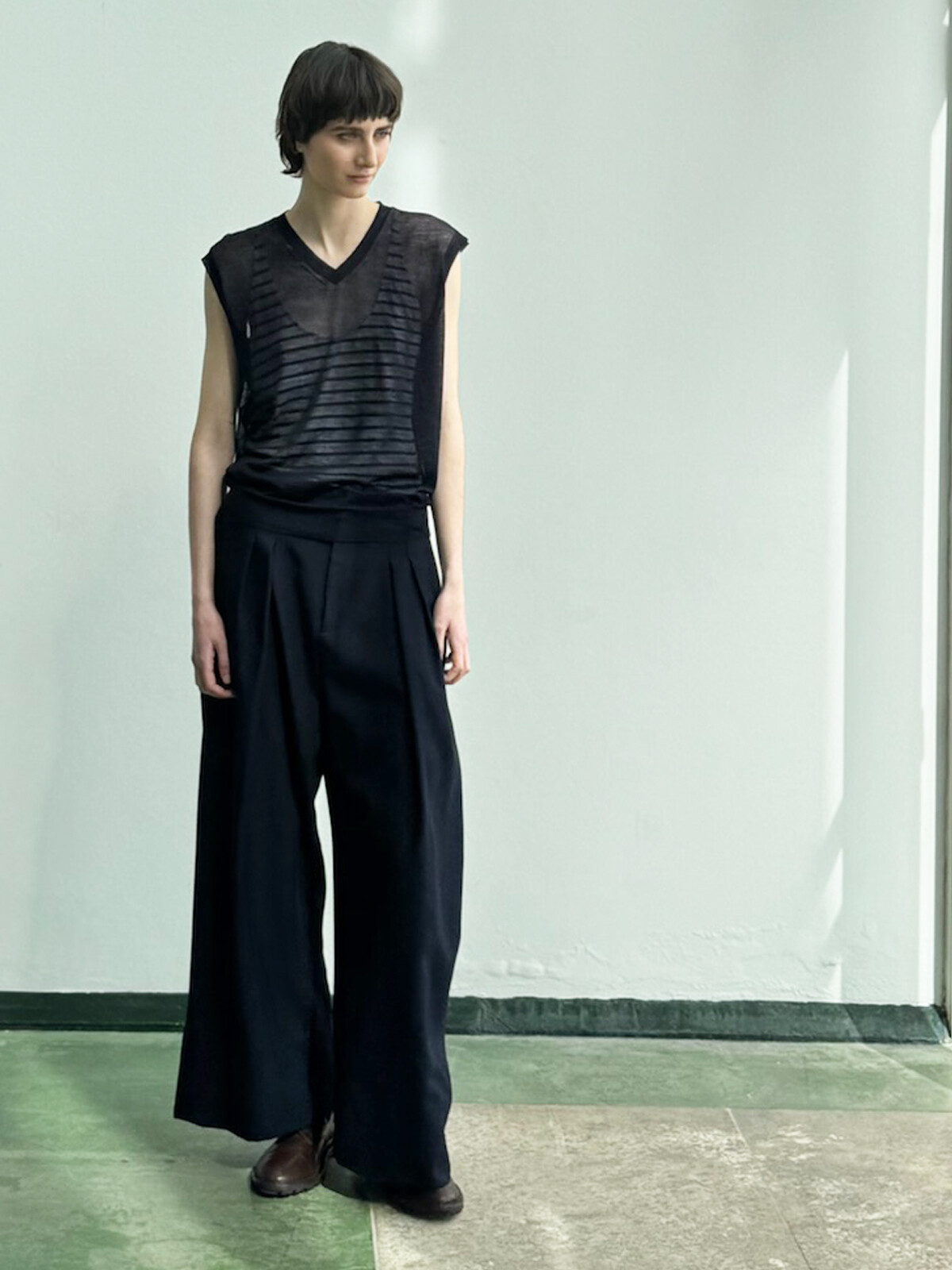V-neck vest Image