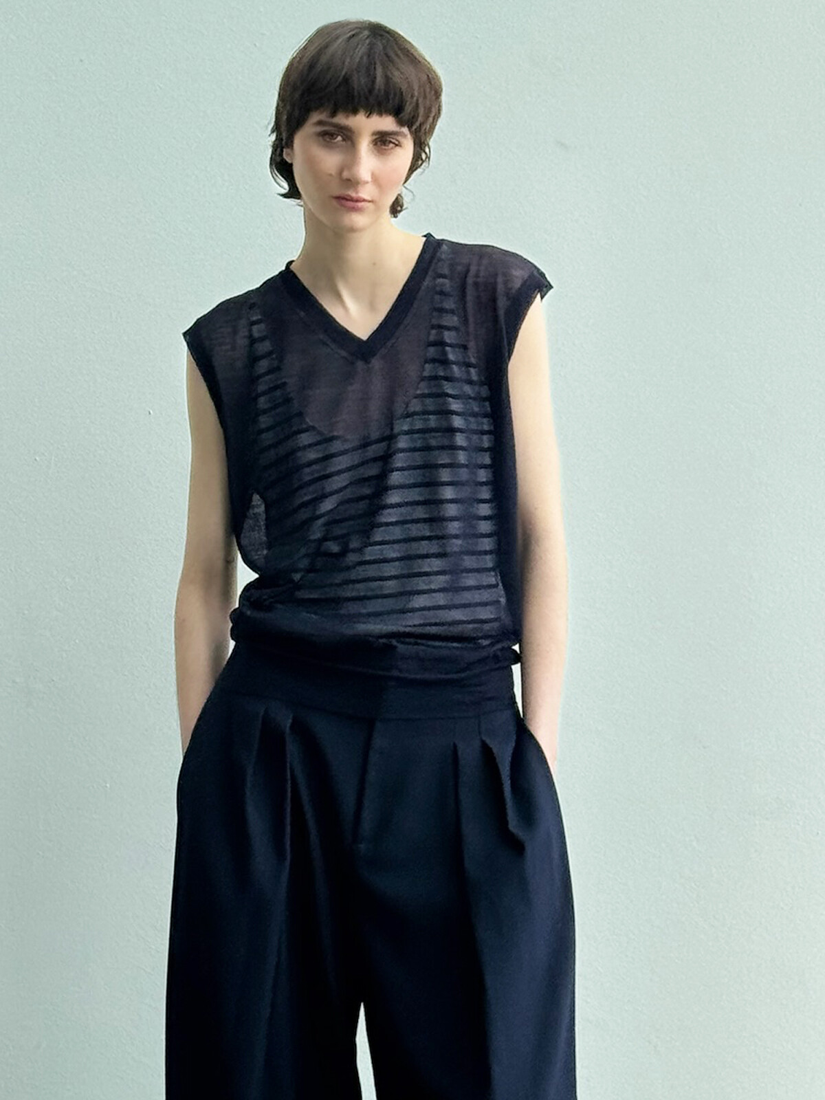 V-neck vest Image