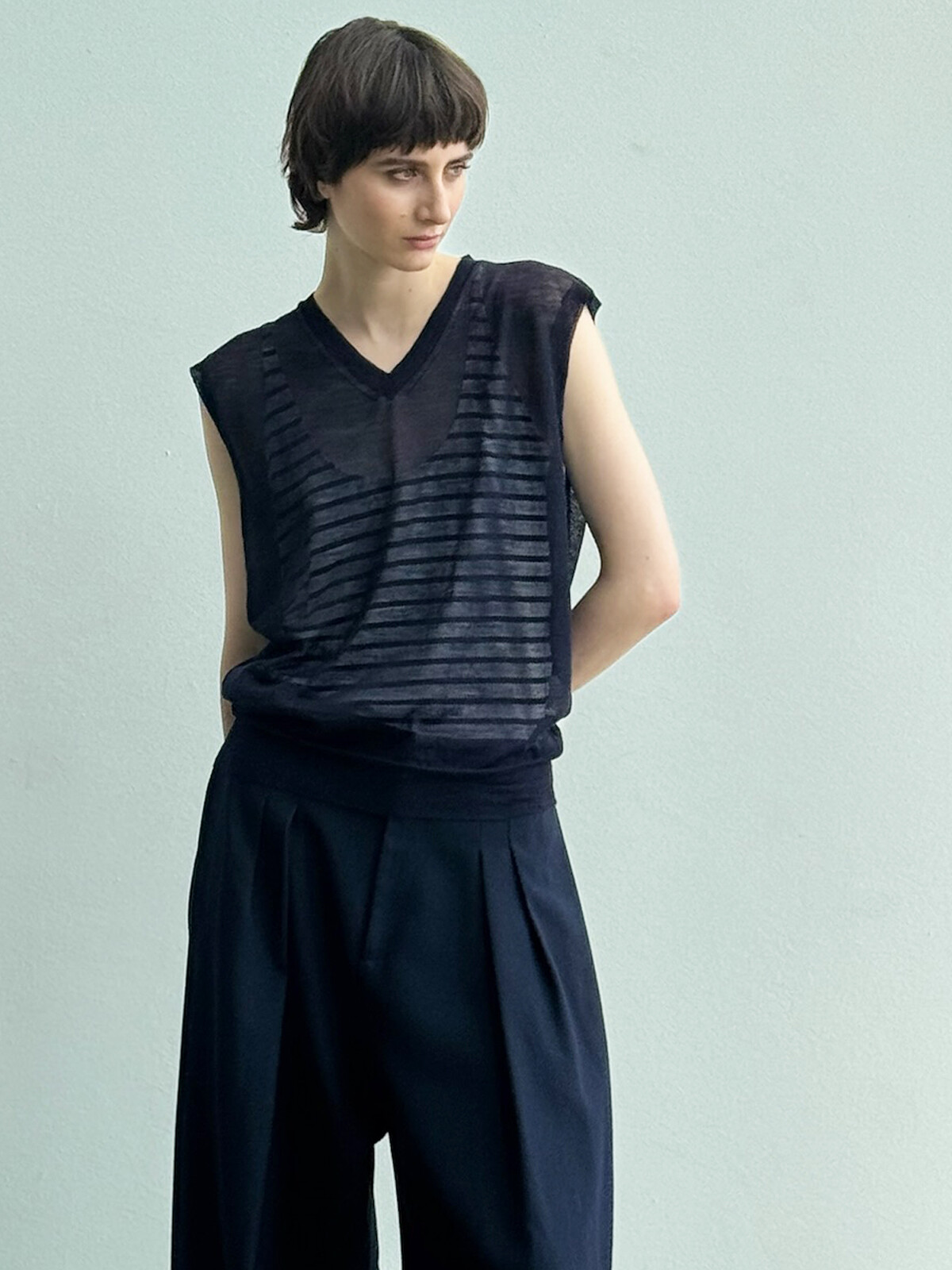 V-neck vest Image