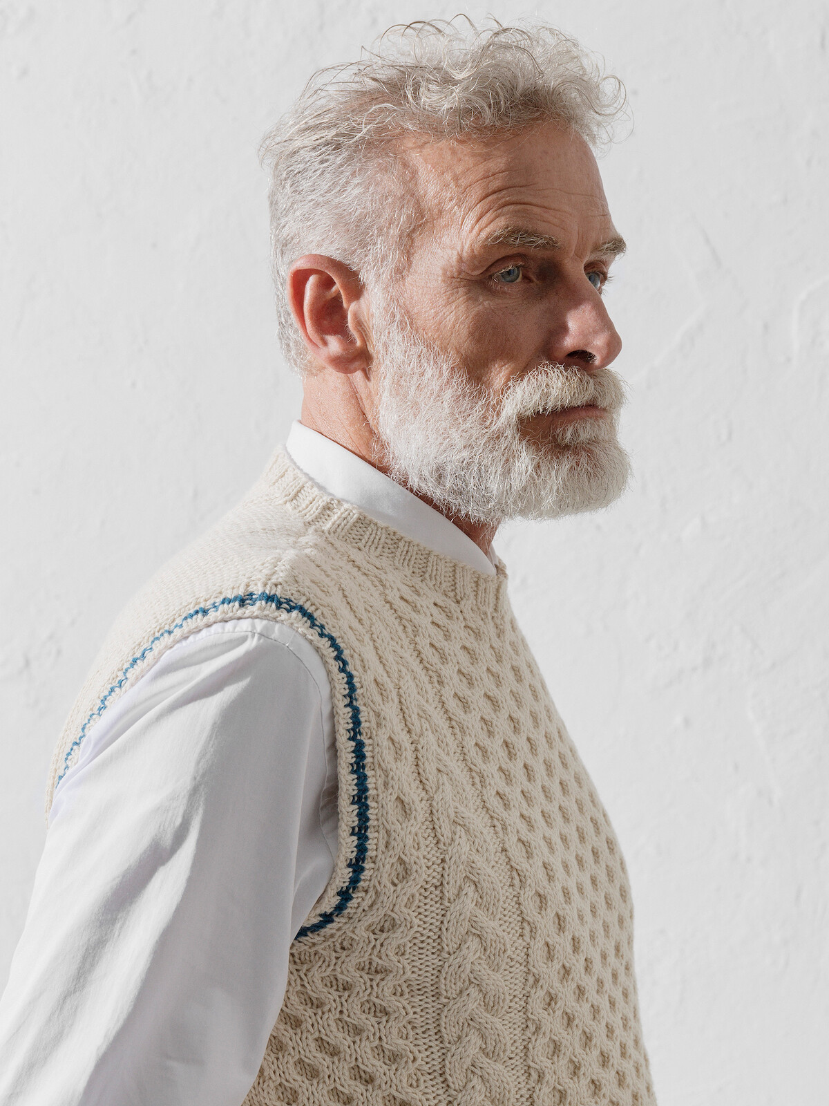 Cables pattern vest Image