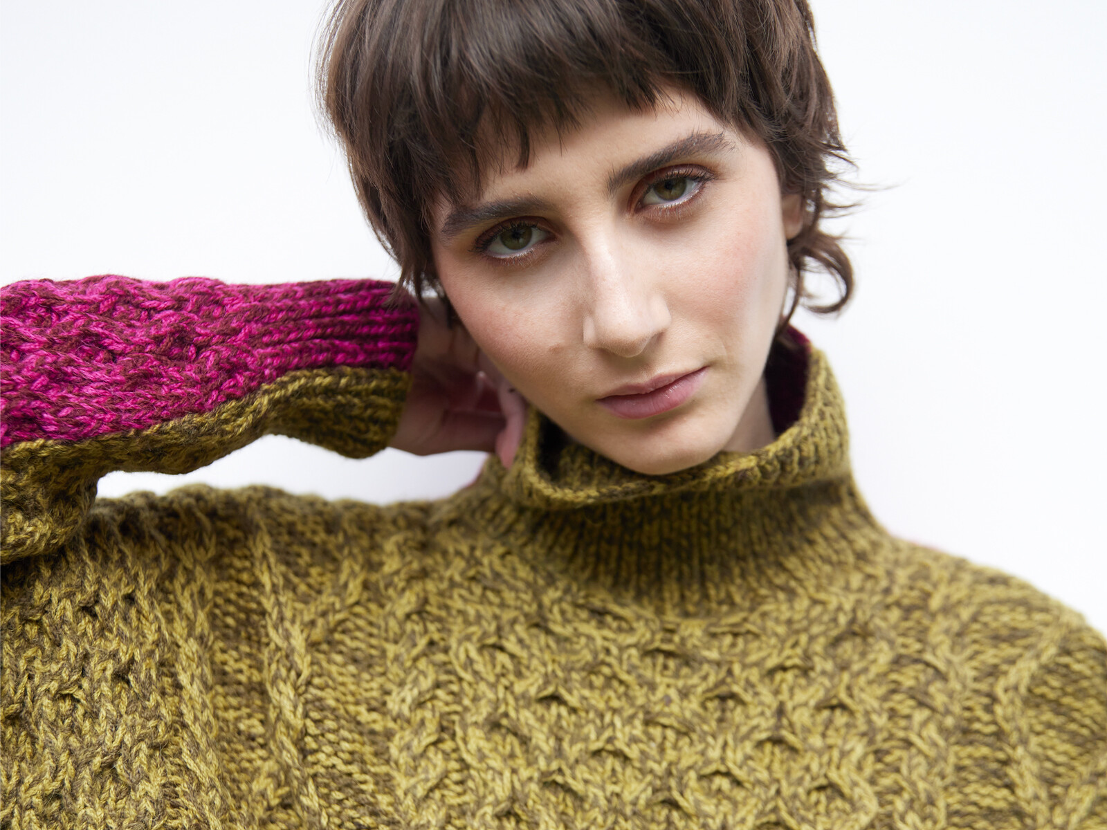 Funnel patterns sweater Image