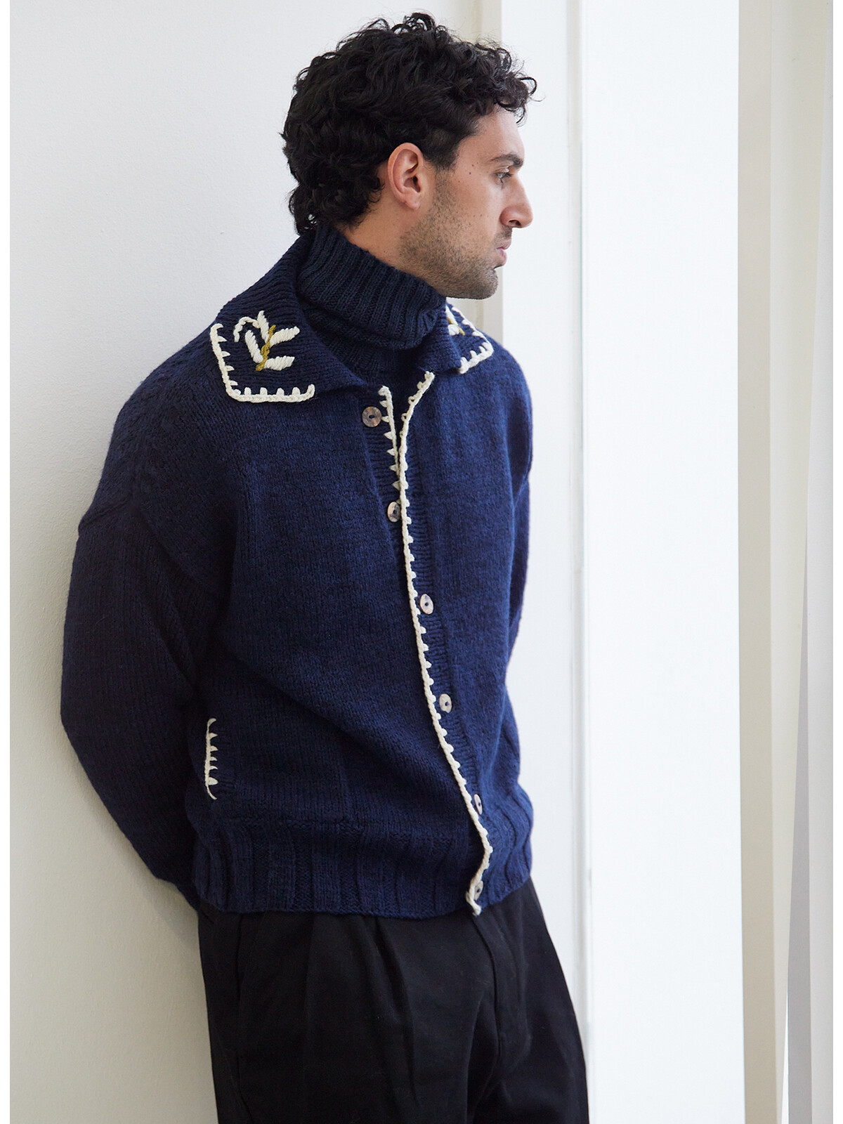 Embroidery collar cardigan Image