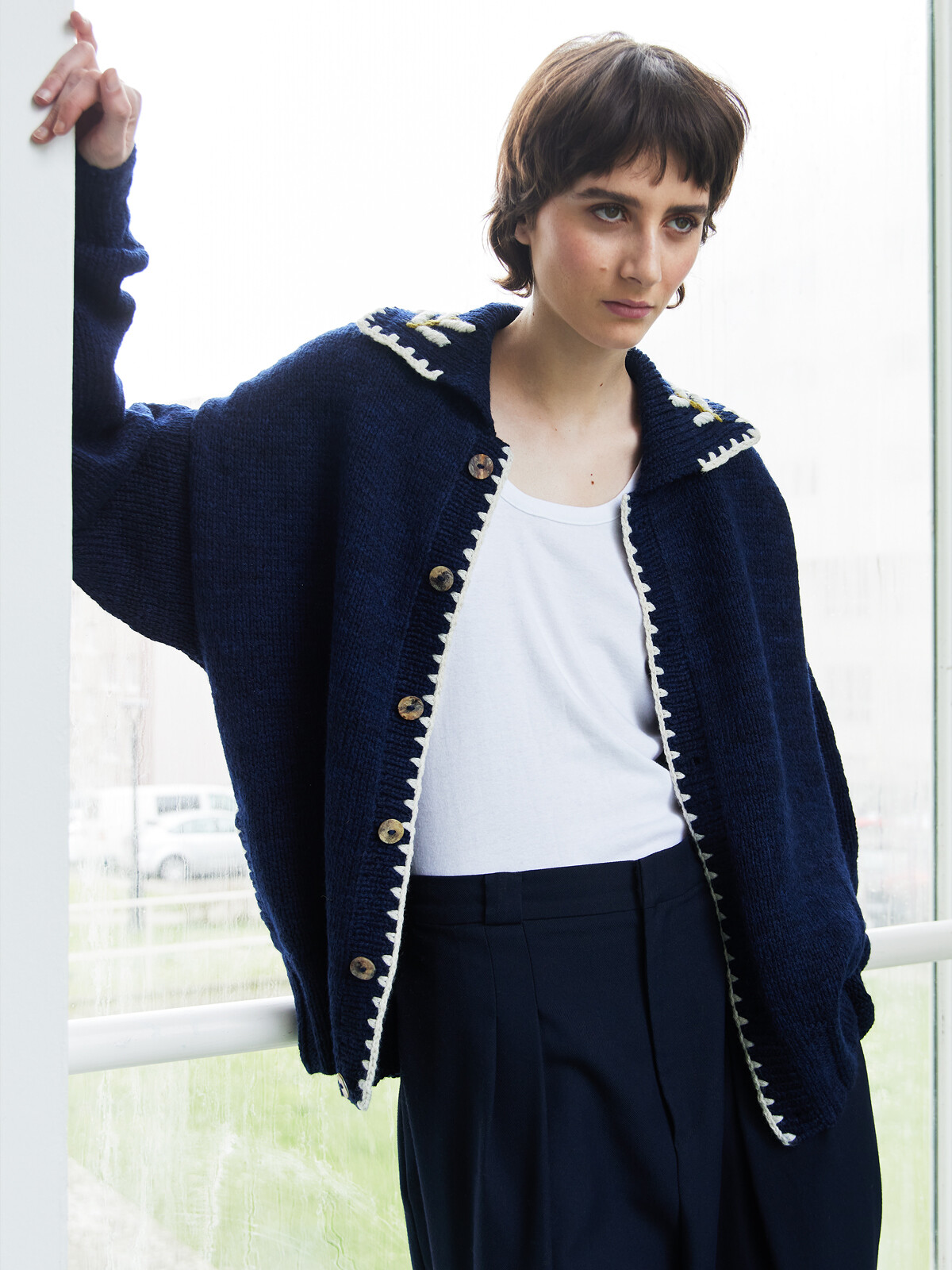 Embroidery collar cardigan