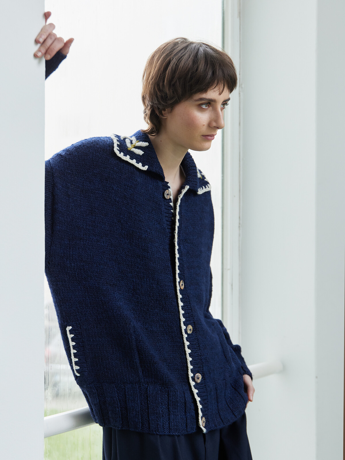 Embroidery collar cardigan Image