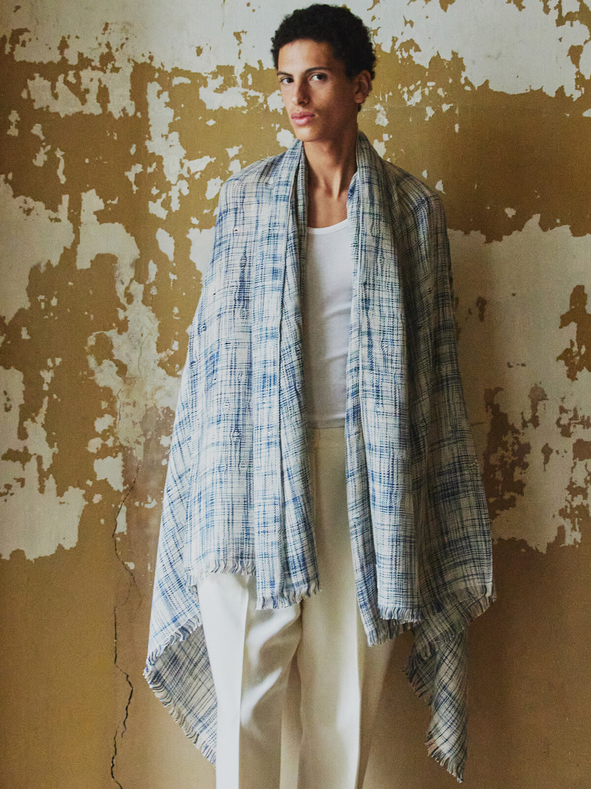 Handloomed scarf Image