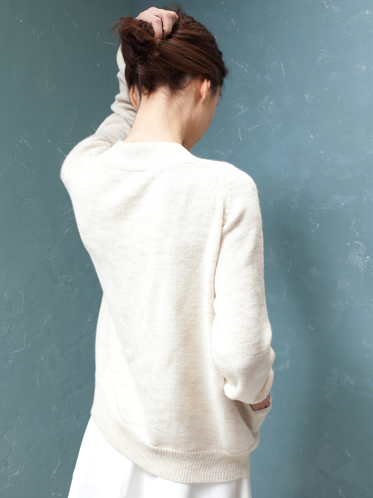 Trimmed v-neck sweater Image