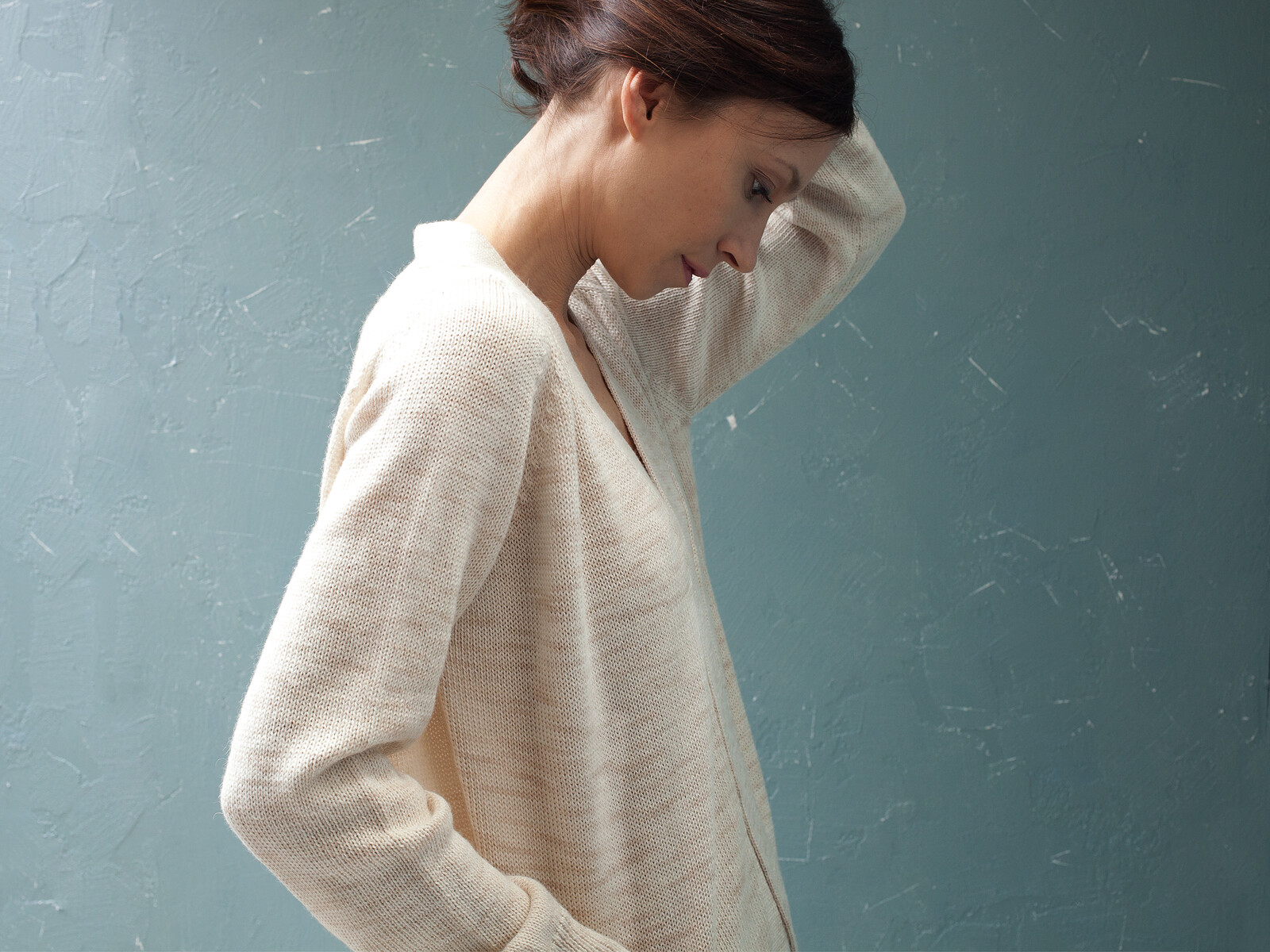 Trimmed v-neck sweater Image