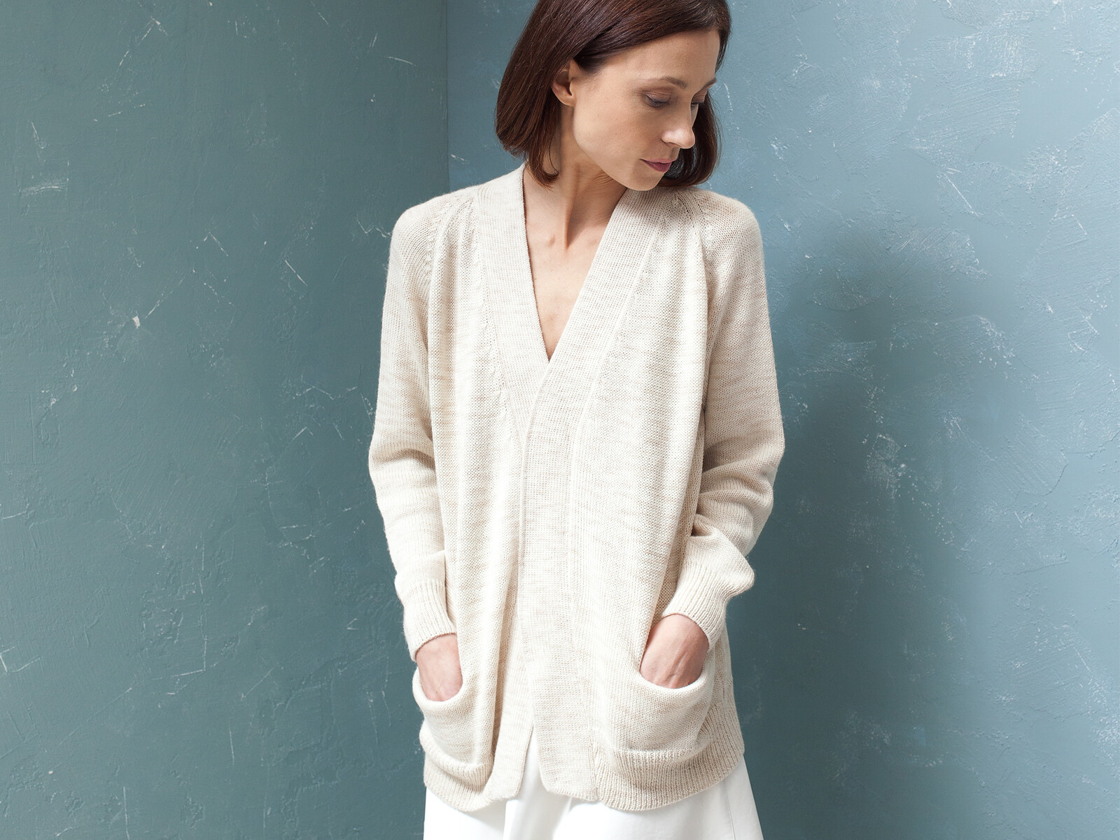 Trimmed v-neck sweater Image