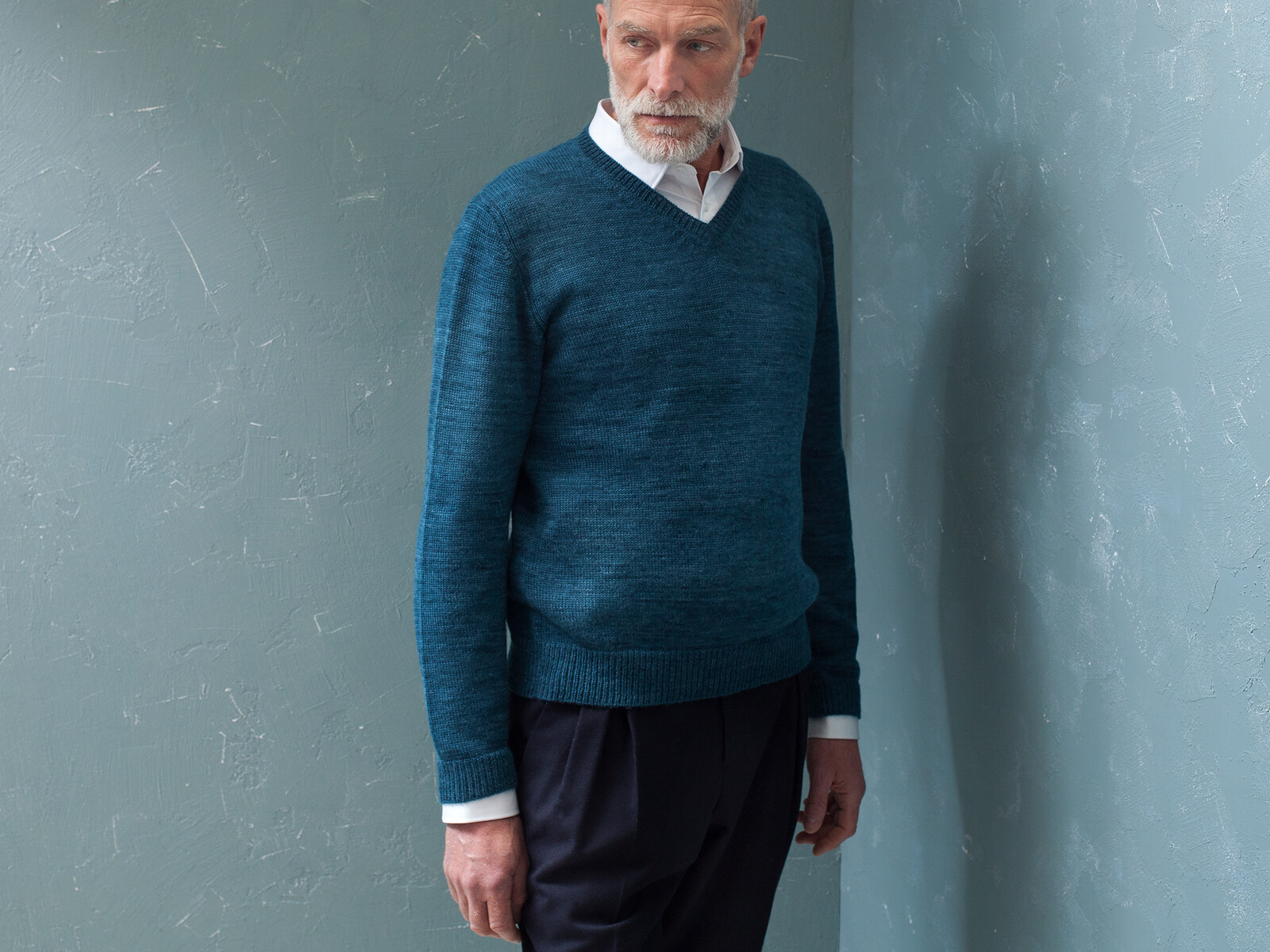 V-neck sweater Image