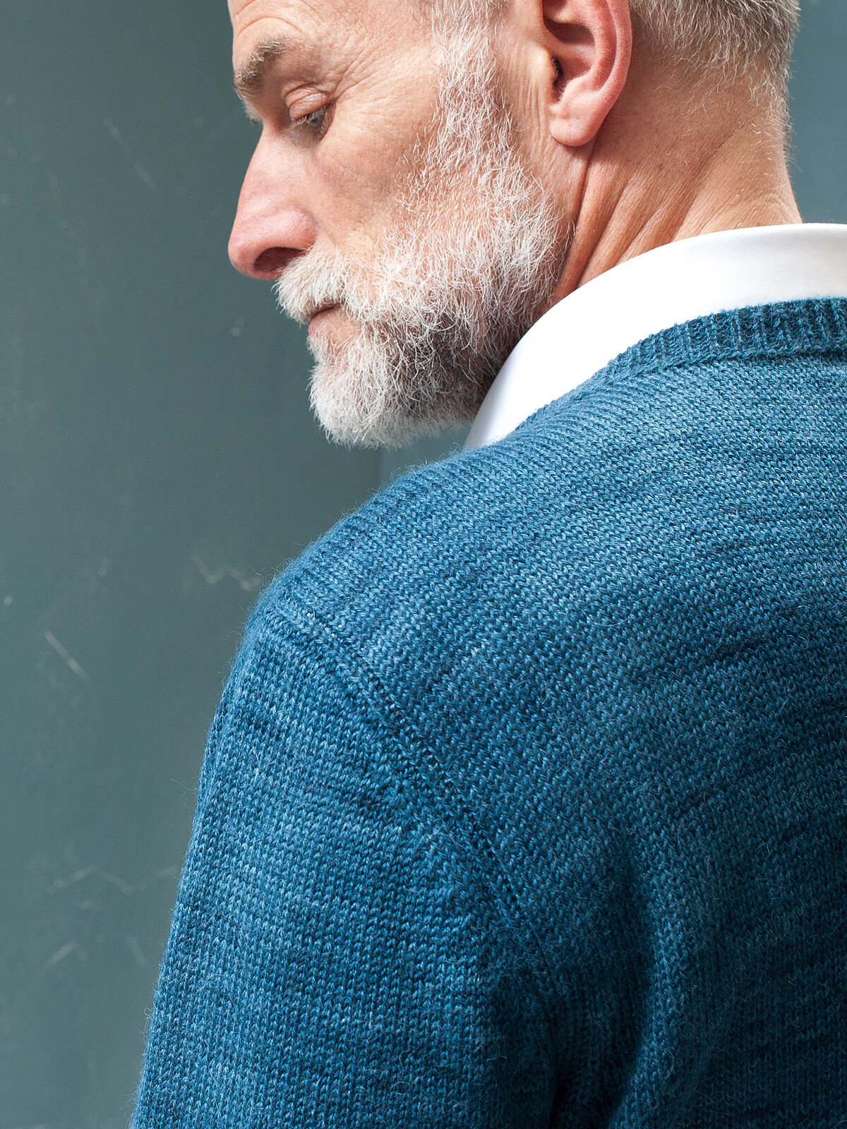 V-neck sweater Image