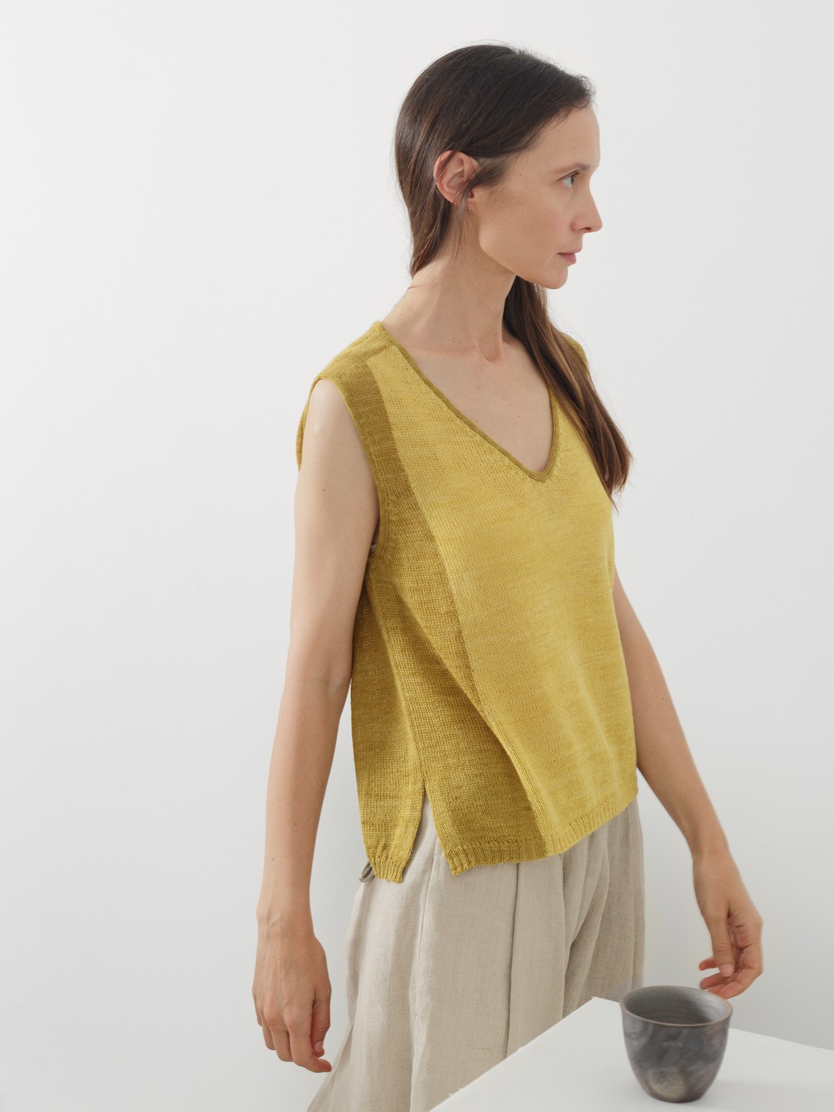 V-neck vest Image